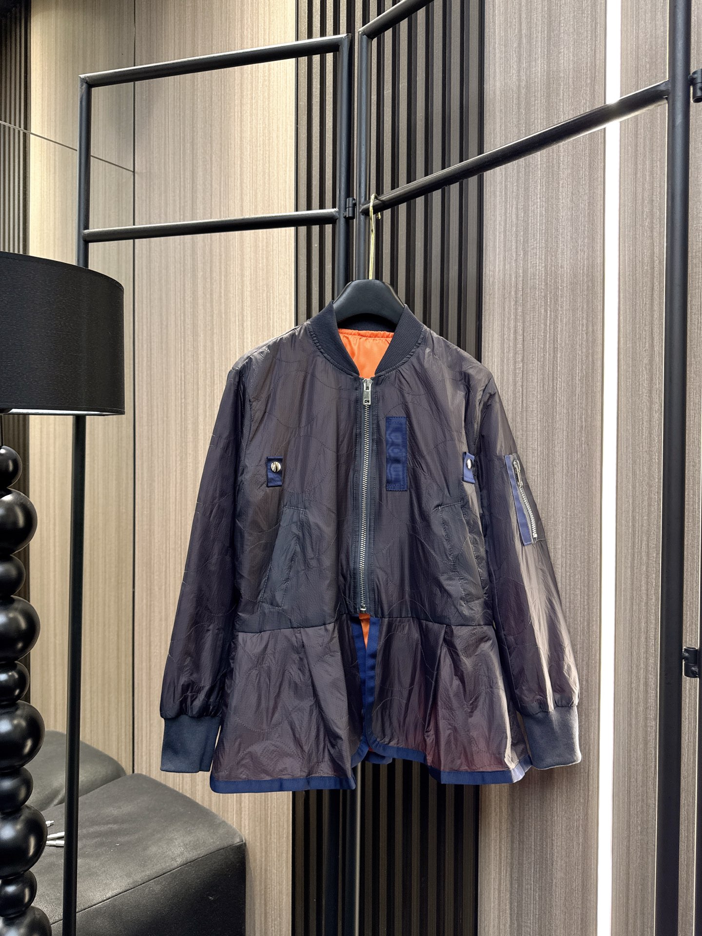 ✨✨✨Sacai✨✨✨ 2025秋冬新款💫这款涤纶面料半开拉链拼接鱼尾下摆棒球服，完美融合运动活力与设计