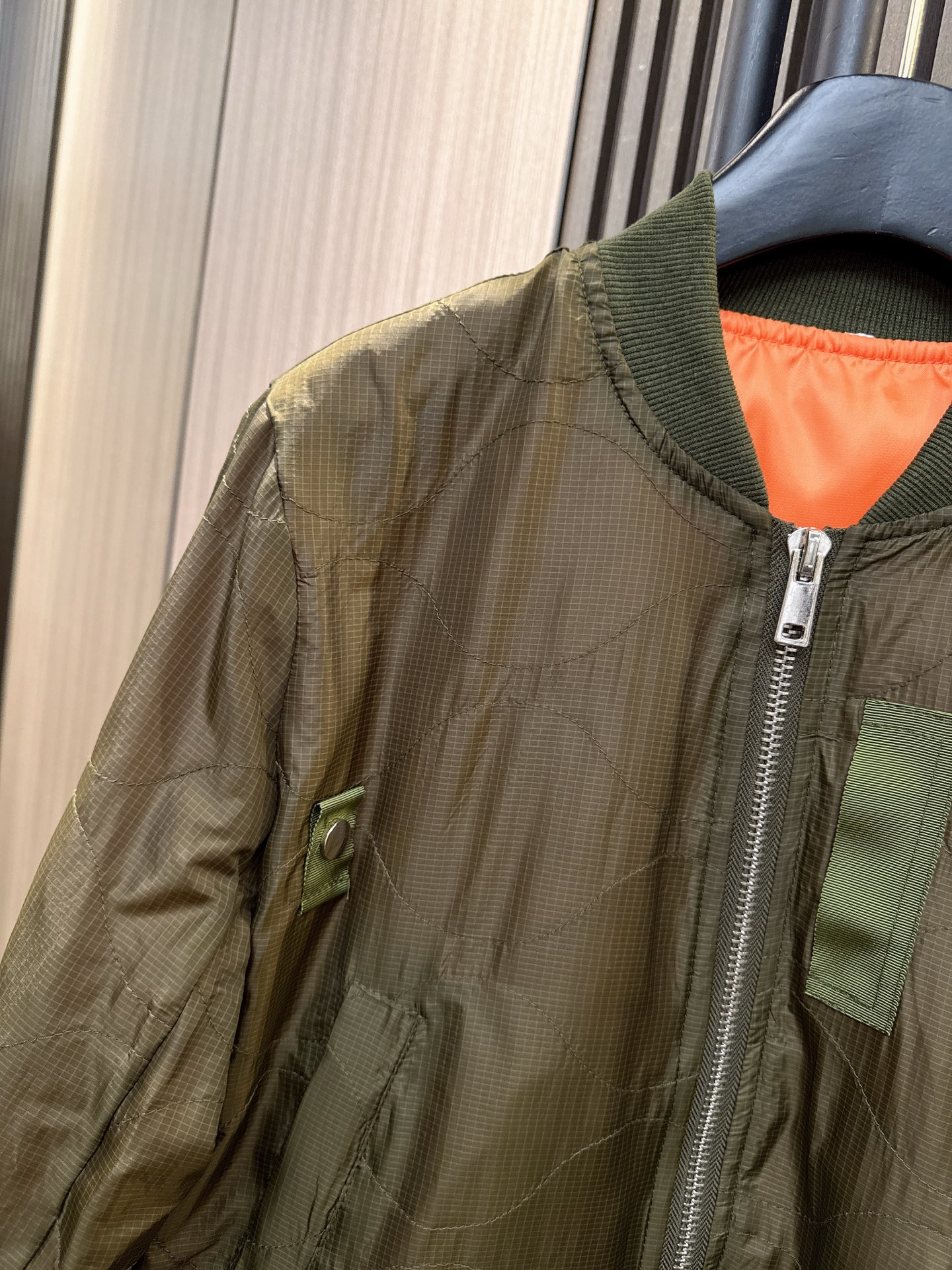 ✨✨✨Sacai✨✨✨ 2025秋冬新款💫这款涤纶面料半开拉链拼接鱼尾下摆棒球服，完美融合运动活力与设计