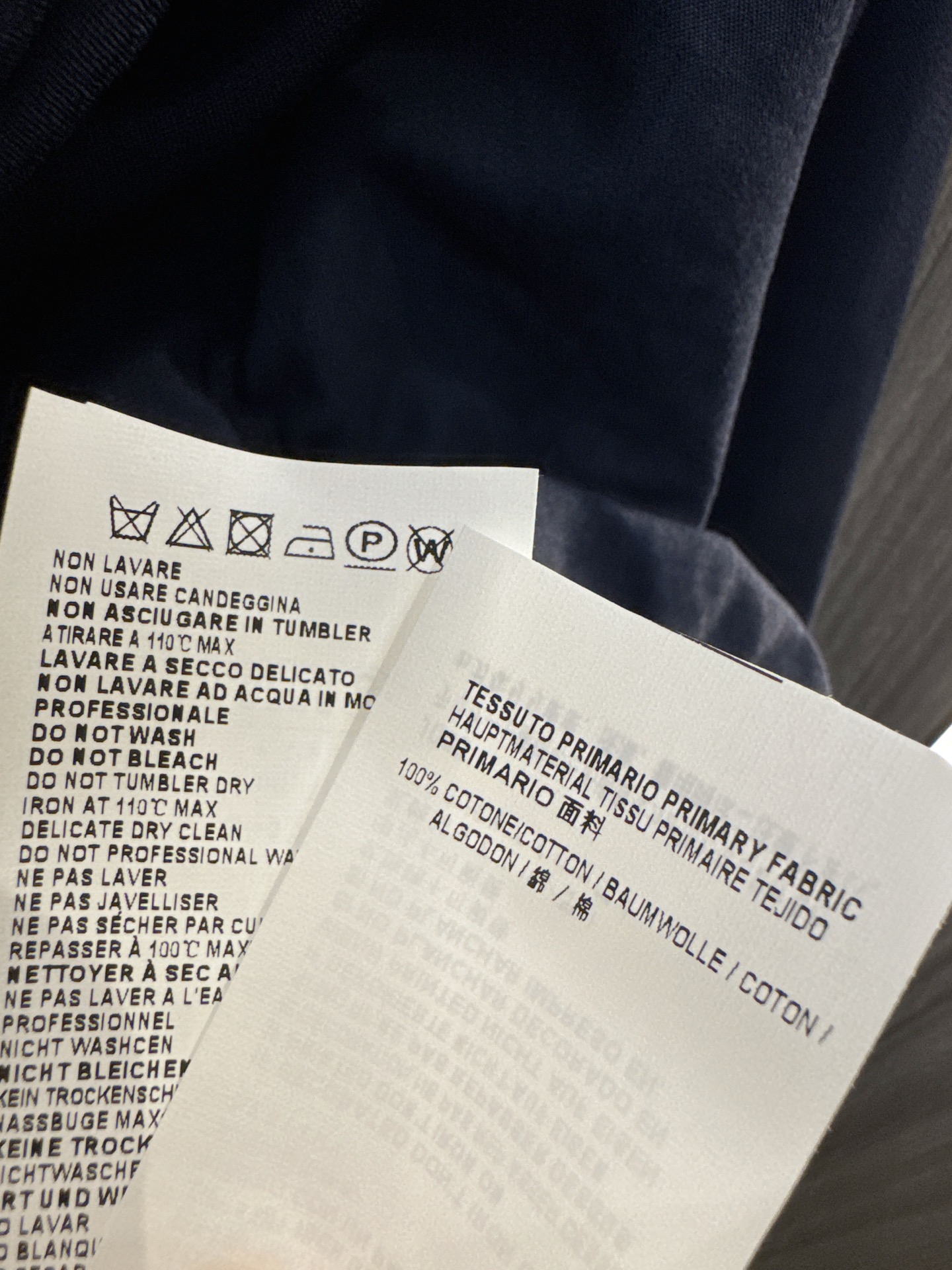 ✨✨✨MM6✨✨✨ 2025秋冬新款💫浪漫必备！胸前立体花朵拼接明线翻领长袖衬衫，简约不失设计感。精选优