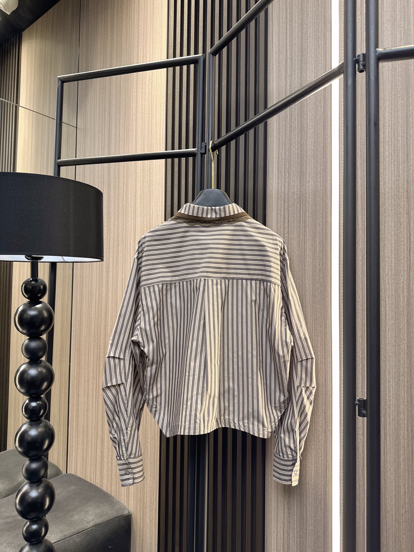 ✨✨✨QOY✨✨✨ 2025秋冬新款💫时尚与个性并存！纽扣领带不规则下摆翻领衬衫，为你的日常穿搭增添一抹