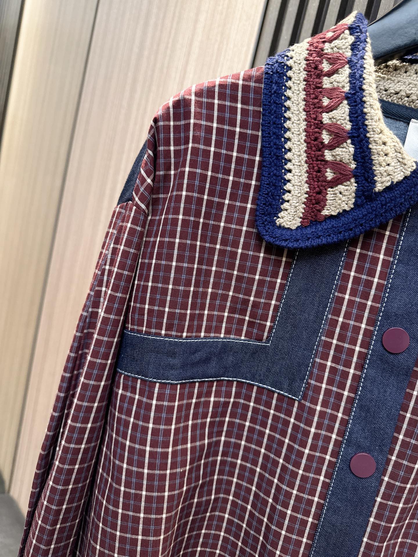 ✨✨✨伊莎贝尔✨✨✨ 2025秋冬新款💫一款让人眼前一亮的钩花翻领拼接格子衬衫，完美融合了优雅与俏皮的气