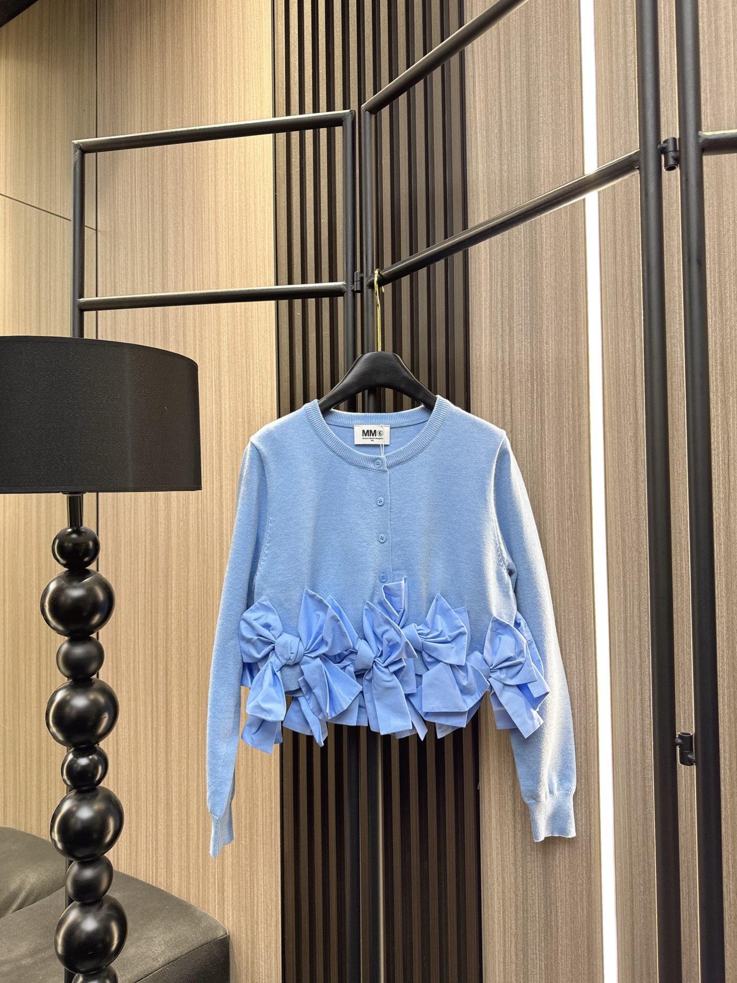 ✨✨✨MM6✨✨✨ 2025秋冬新款💫精选70%羊毛+30%棉混纺材质，柔软亲肤又保暖！立体蝴蝶结下摆设