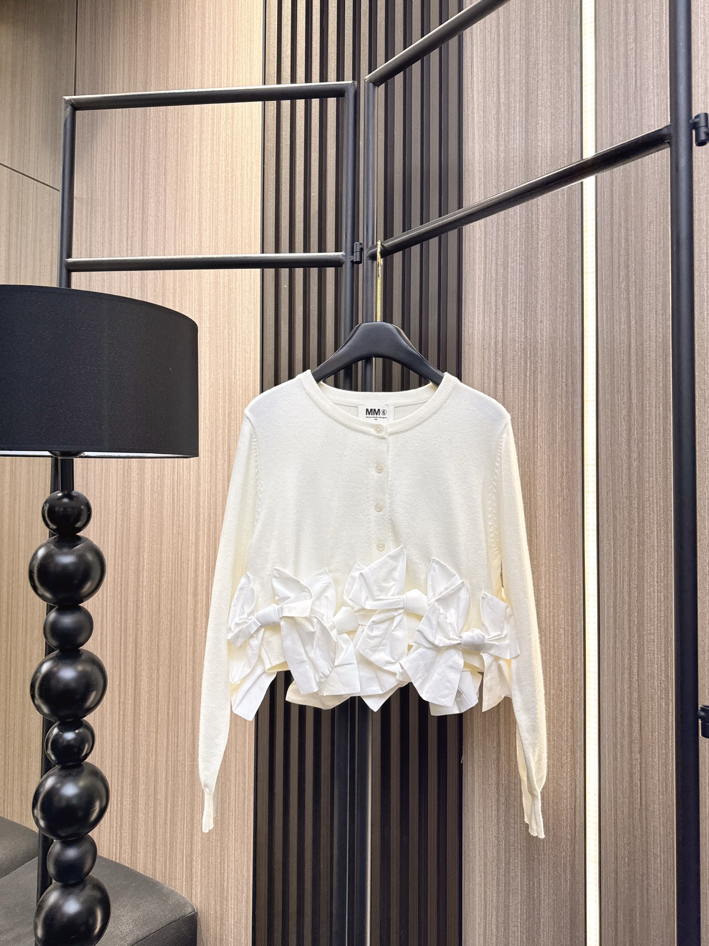 ✨✨✨MM6✨✨✨ 2025秋冬新款💫精选70%羊毛+30%棉混纺材质，柔软亲肤又保暖！立体蝴蝶结下摆设