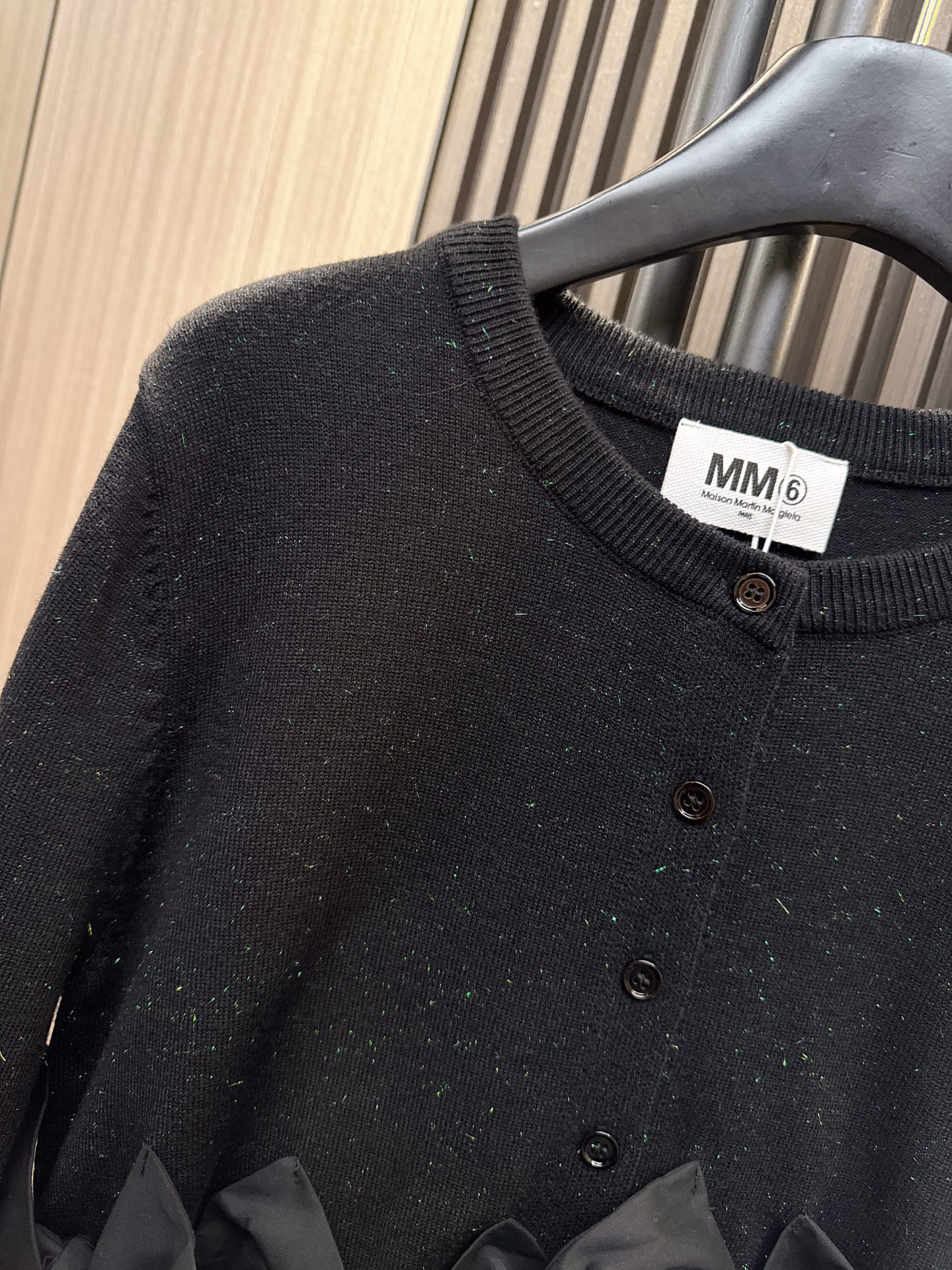 ✨✨✨MM6✨✨✨ 2025秋冬新款💫精选70%羊毛+30%棉混纺材质，柔软亲肤又保暖！立体蝴蝶结下摆设