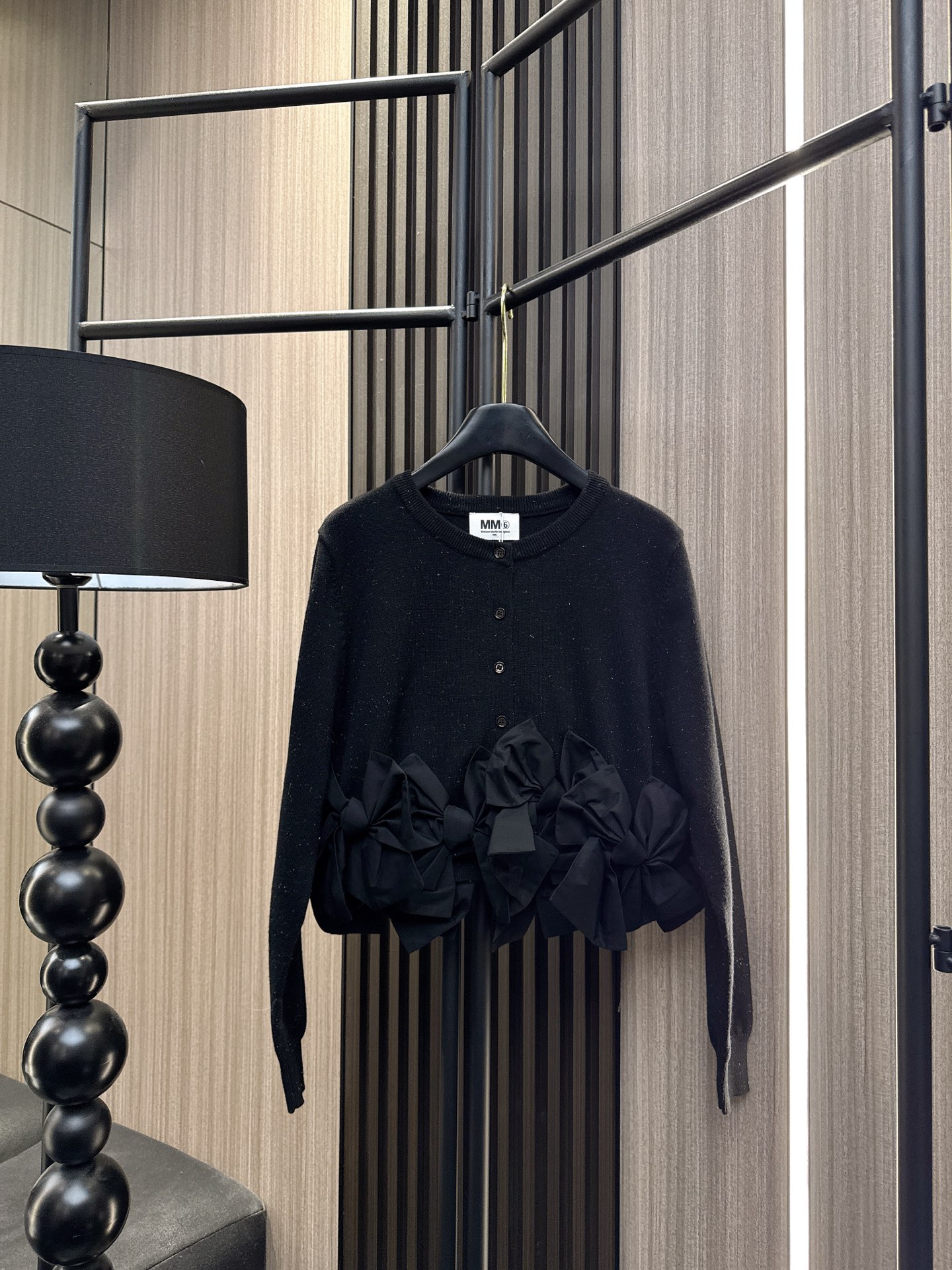 ✨✨✨MM6✨✨✨ 2025秋冬新款💫精选70%羊毛+30%棉混纺材质，柔软亲肤又保暖！立体蝴蝶结下摆设