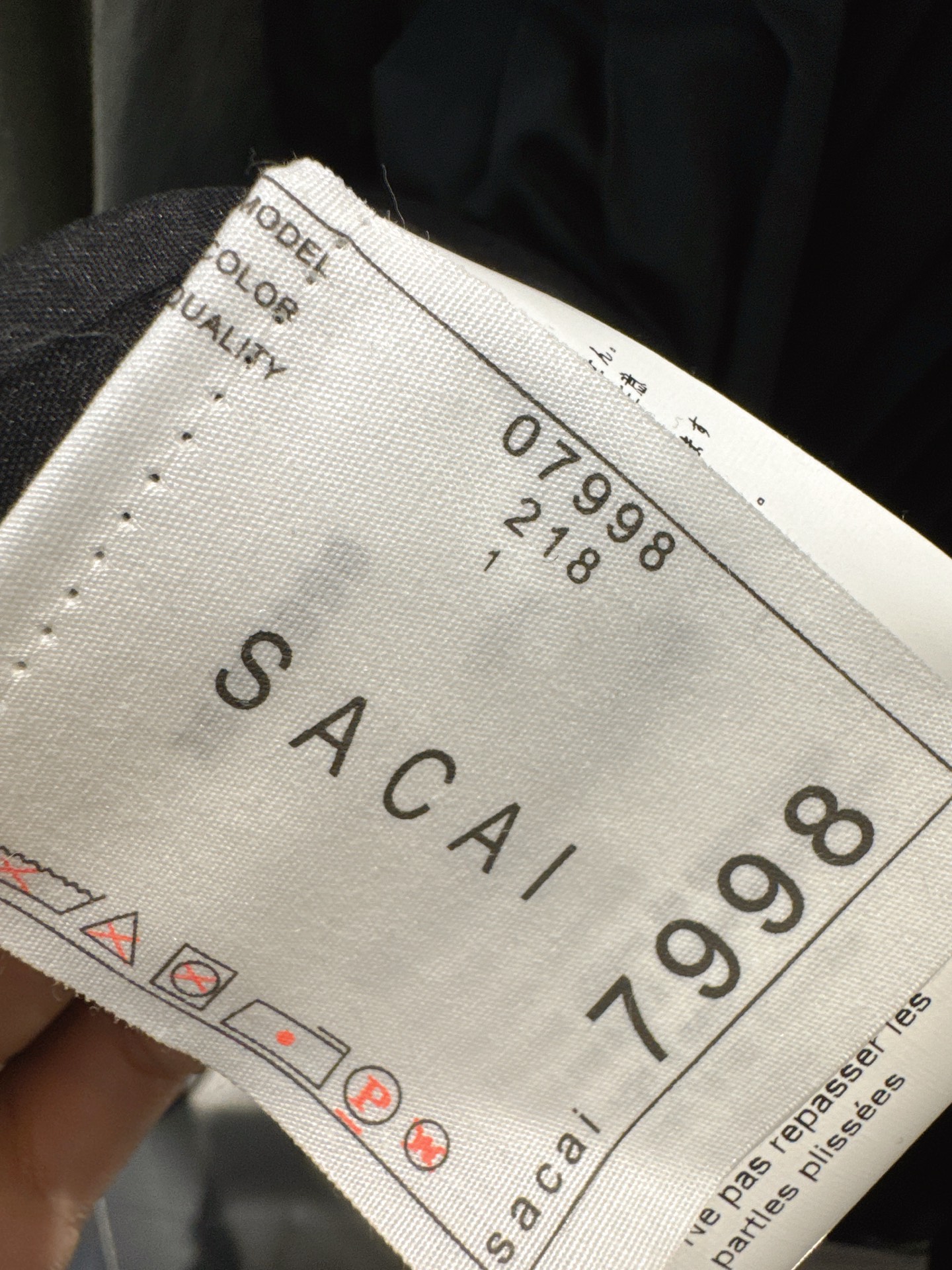 ✨✨✨Sacai✨✨✨ 2025秋冬新款撞色拼接×立体剪裁百褶A字版型，抽绳设计一拉秒变辣妹。🔥三个色S