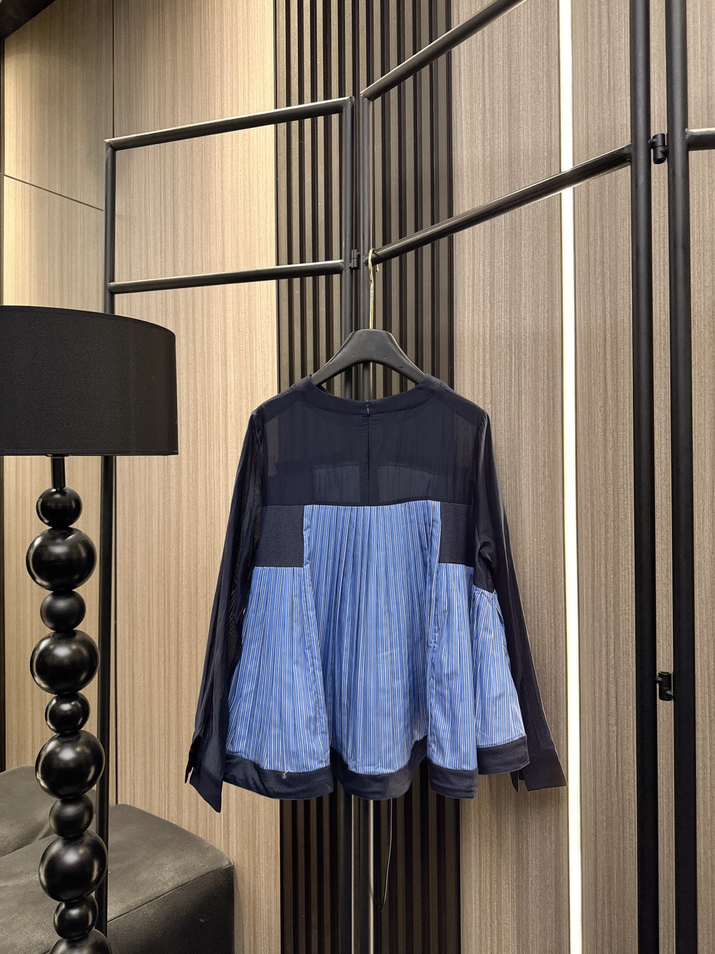 ✨✨✨Sacai✨✨✨ 2025秋冬新款撞色拼接×立体剪裁百褶A字版型，抽绳设计一拉秒变辣妹。🔥三个色S