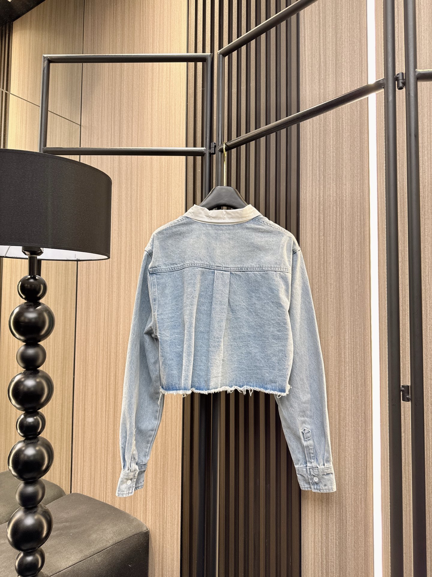 ✨✨✨ANN✨✨✨ 【ANN2025秋冬新款】叛逆街头风来袭！毛边下摆×撞色翻领设计，这款拼接牛仔外套将