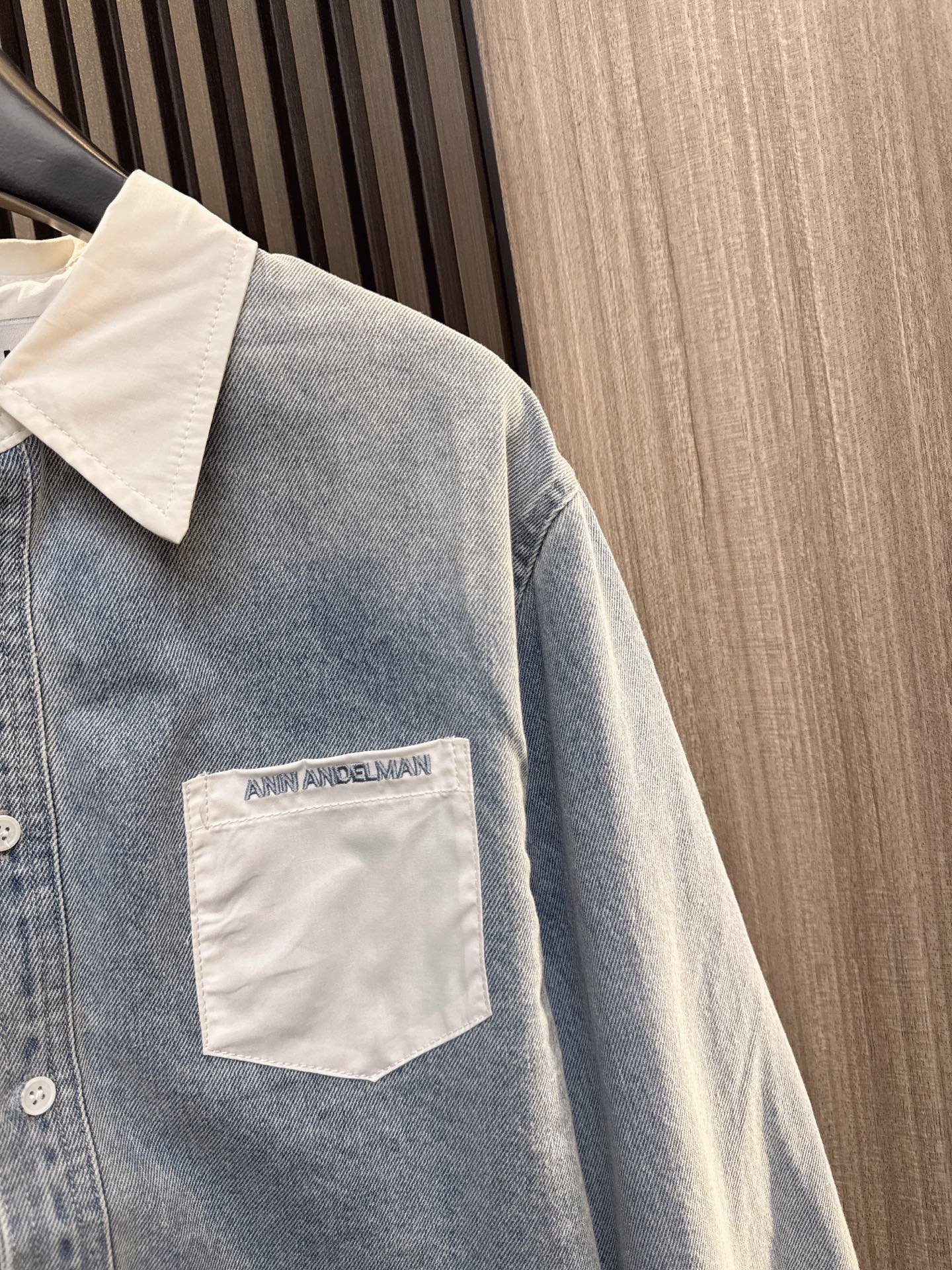 ✨✨✨ANN✨✨✨ 【ANN2025秋冬新款】叛逆街头风来袭！毛边下摆×撞色翻领设计，这款拼接牛仔外套将