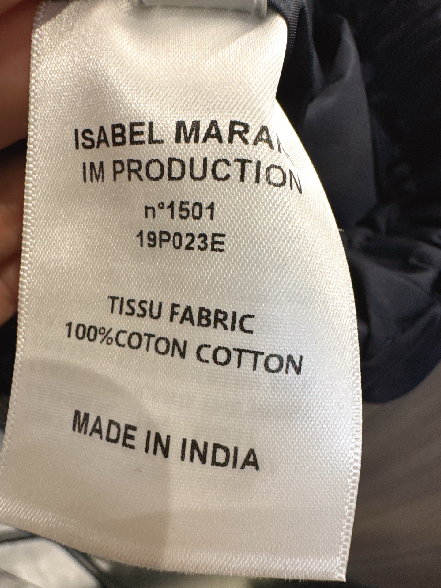 ✨✨✨伊莎贝尔✨✨✨ 2025秋冬新款💫温柔狙击！刺绣花朵立领抽绳外套上新啦～✨立体剪裁+立领抽绳设计，