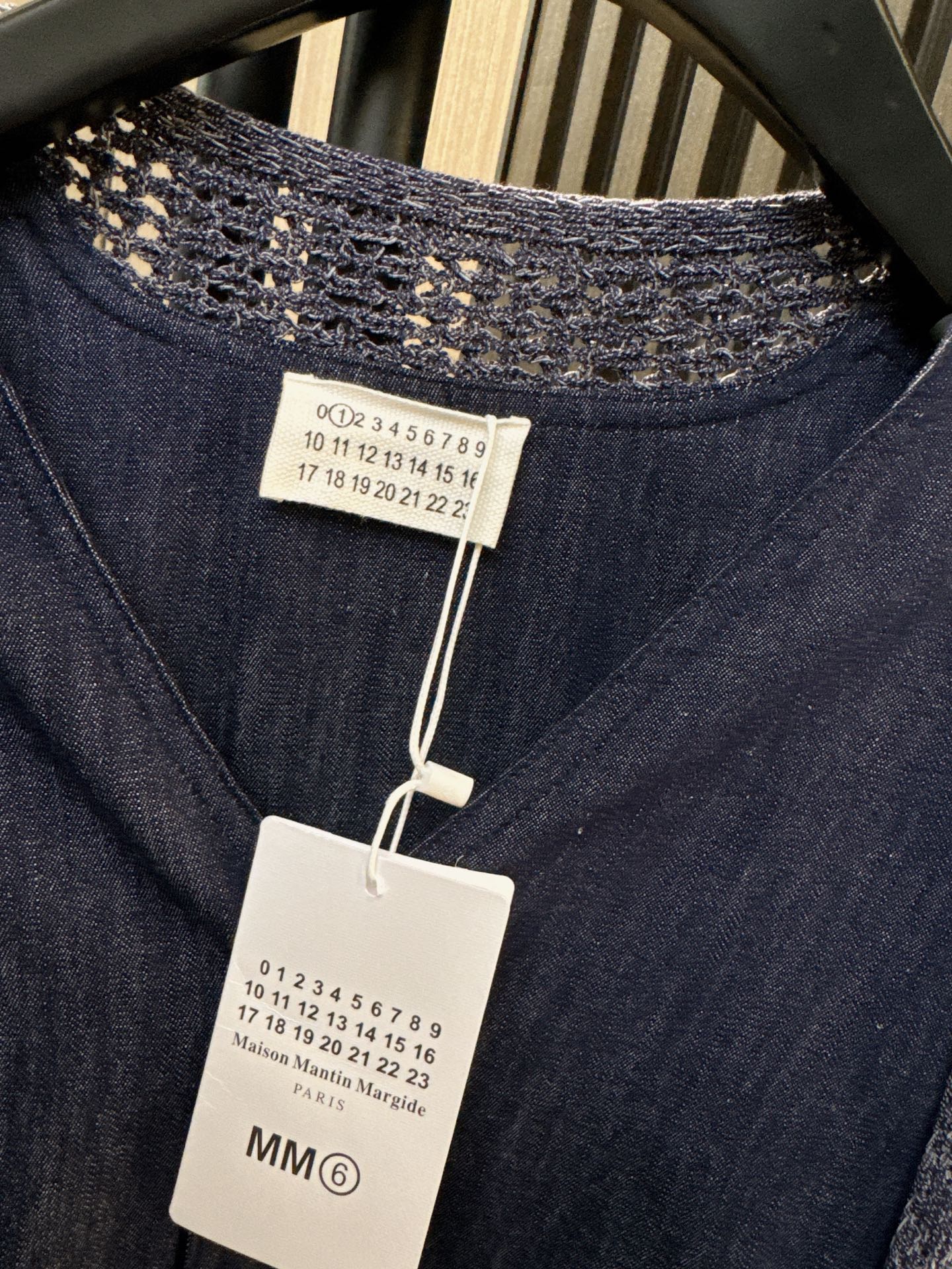 ✨✨✨玛吉拉✨✨✨ 2025秋冬新款💫时尚女孩必入！玛吉拉大三角披巾+V领牛仔外套两件套，一衣多穿超实用