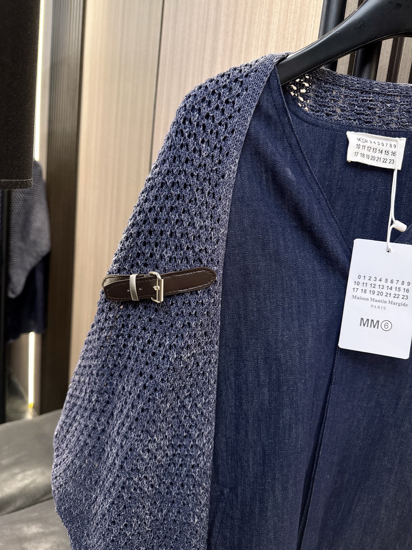 ✨✨✨玛吉拉✨✨✨ 2025秋冬新款💫时尚女孩必入！玛吉拉大三角披巾+V领牛仔外套两件套，一衣多穿超实用