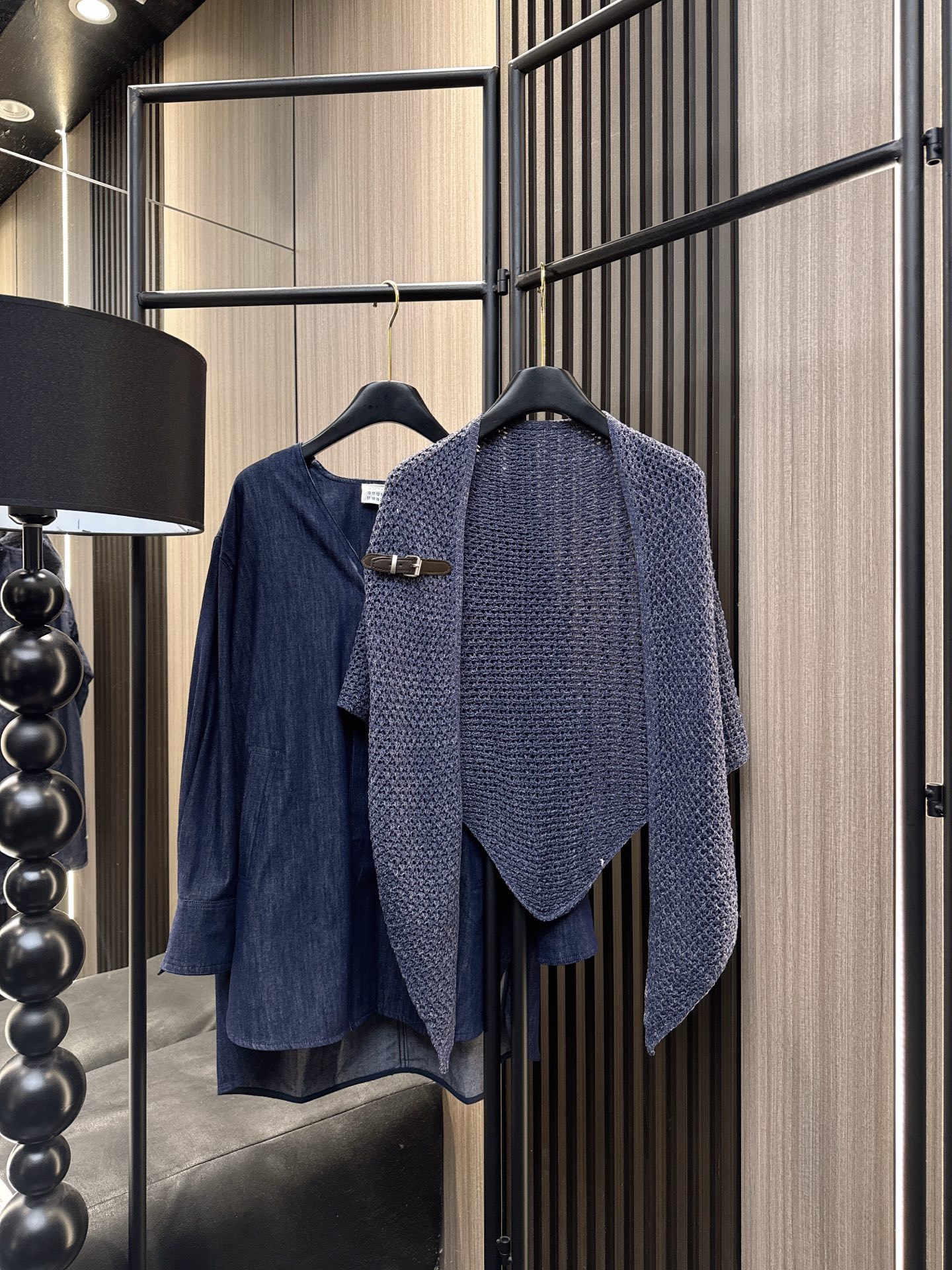 ✨✨✨玛吉拉✨✨✨ 2025秋冬新款💫时尚女孩必入！玛吉拉大三角披巾+V领牛仔外套两件套，一衣多穿超实用