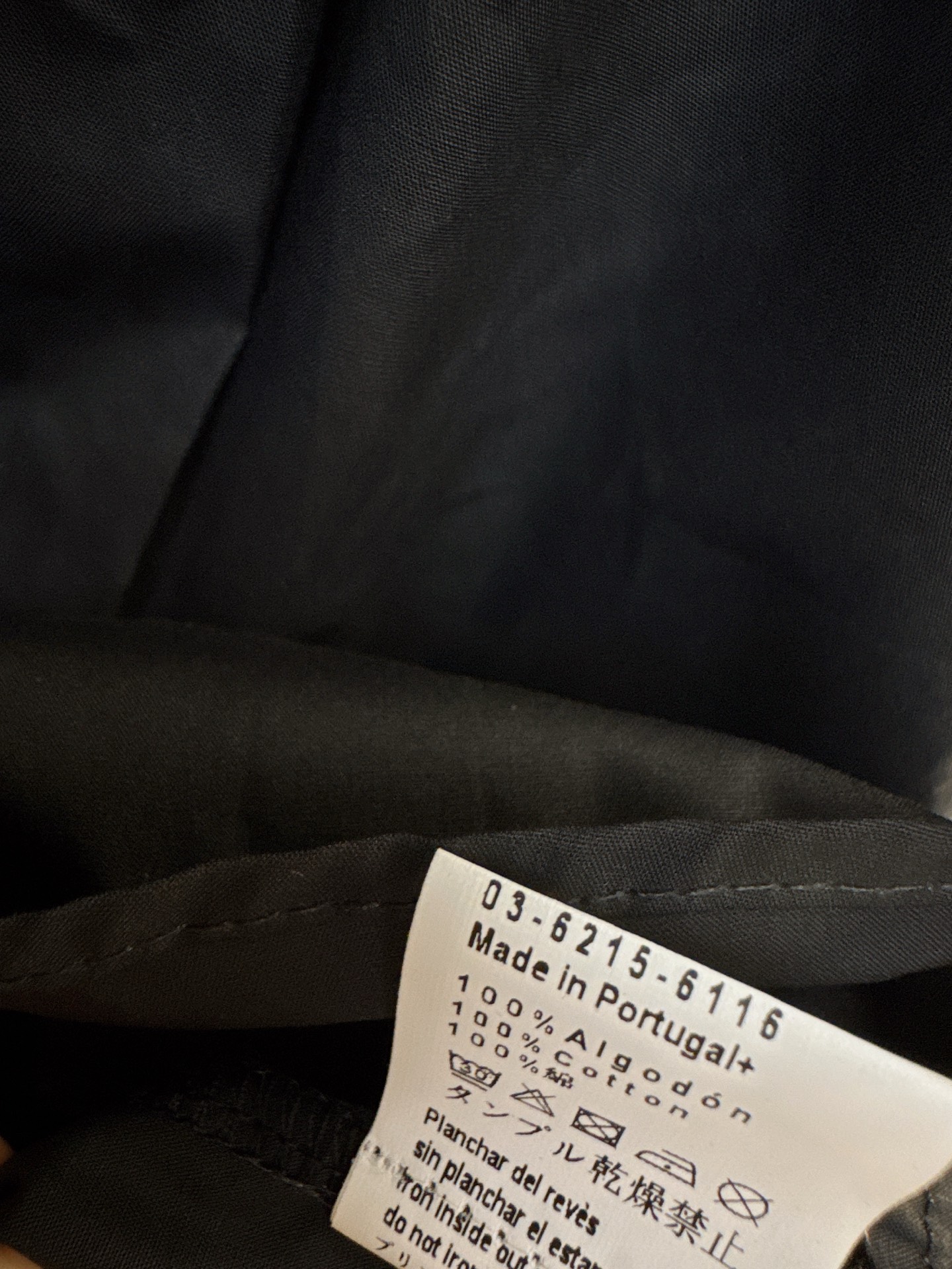 ✨✨✨LOEWE✨✨✨ 2025秋冬新款💫斜边金属扣长袖衬衫重磅上新！简约大气的斜裁设计搭配精致金属纽扣