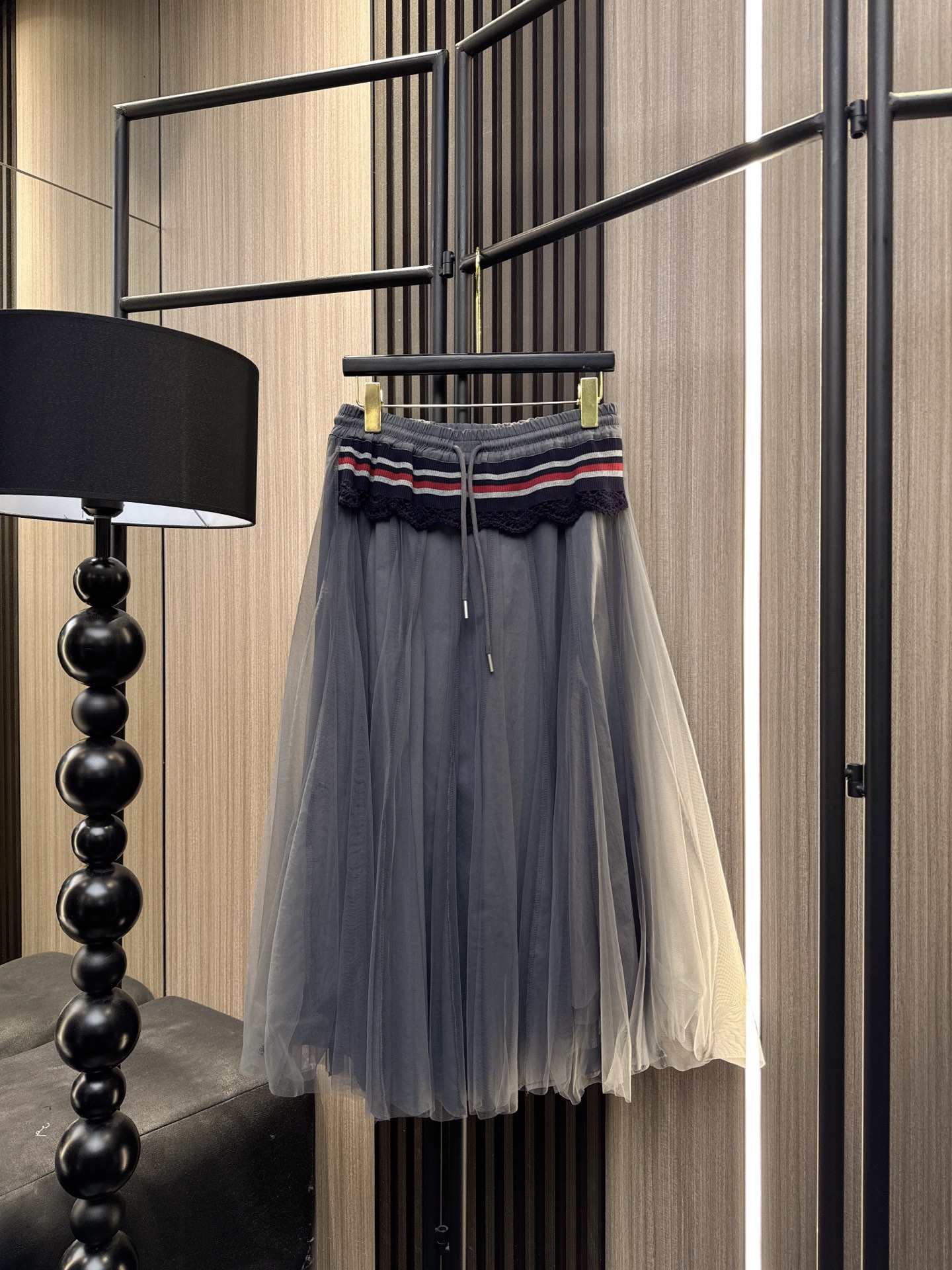 ✨✨✨MM6✨✨✨2025秋冬新款💫 轻盈网纱A字裙，松紧腰设计舒适百搭！打造优雅随性风格。纯色设计显瘦