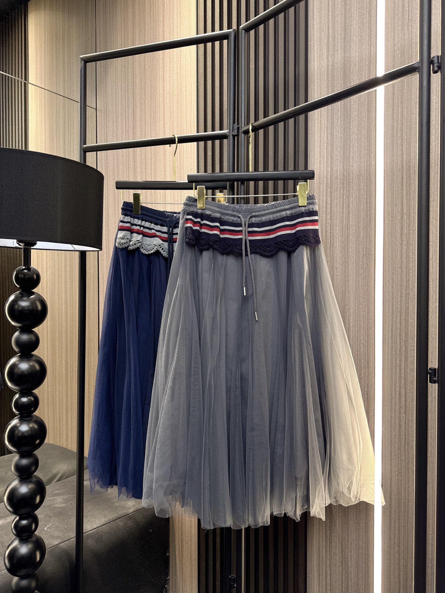 ✨✨✨MM6✨✨✨2025秋冬新款💫 轻盈网纱A字裙，松紧腰设计舒适百搭！打造优雅随性风格。纯色设计显瘦