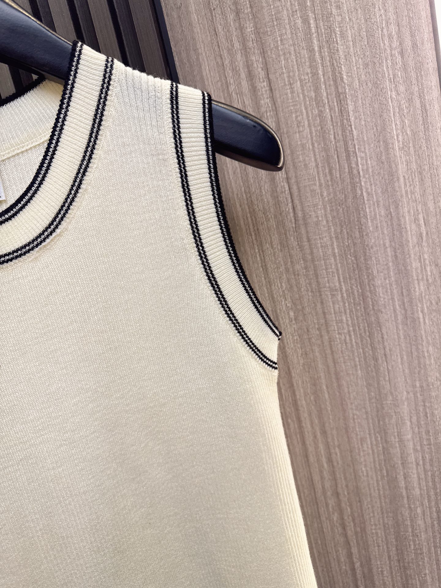 ✨✨✨小香香✨✨✨2025秋冬新款💫 【轻奢小香风】70%绵羊毛+30%精梳棉混纺背心上新✨ 撞色明线勾