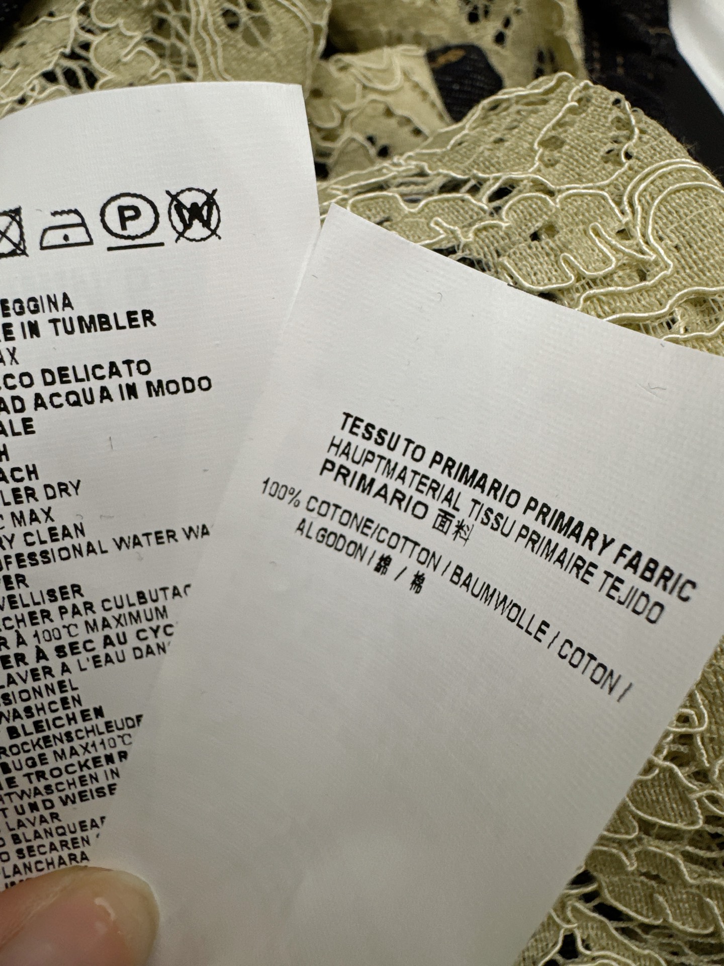 ✨✨✨MM6✨✨✨2025秋冬新款💫 甜美与率性完美融合！蕾丝花边拼接设计连帽马甲搭配中长牛仔半裙套装，