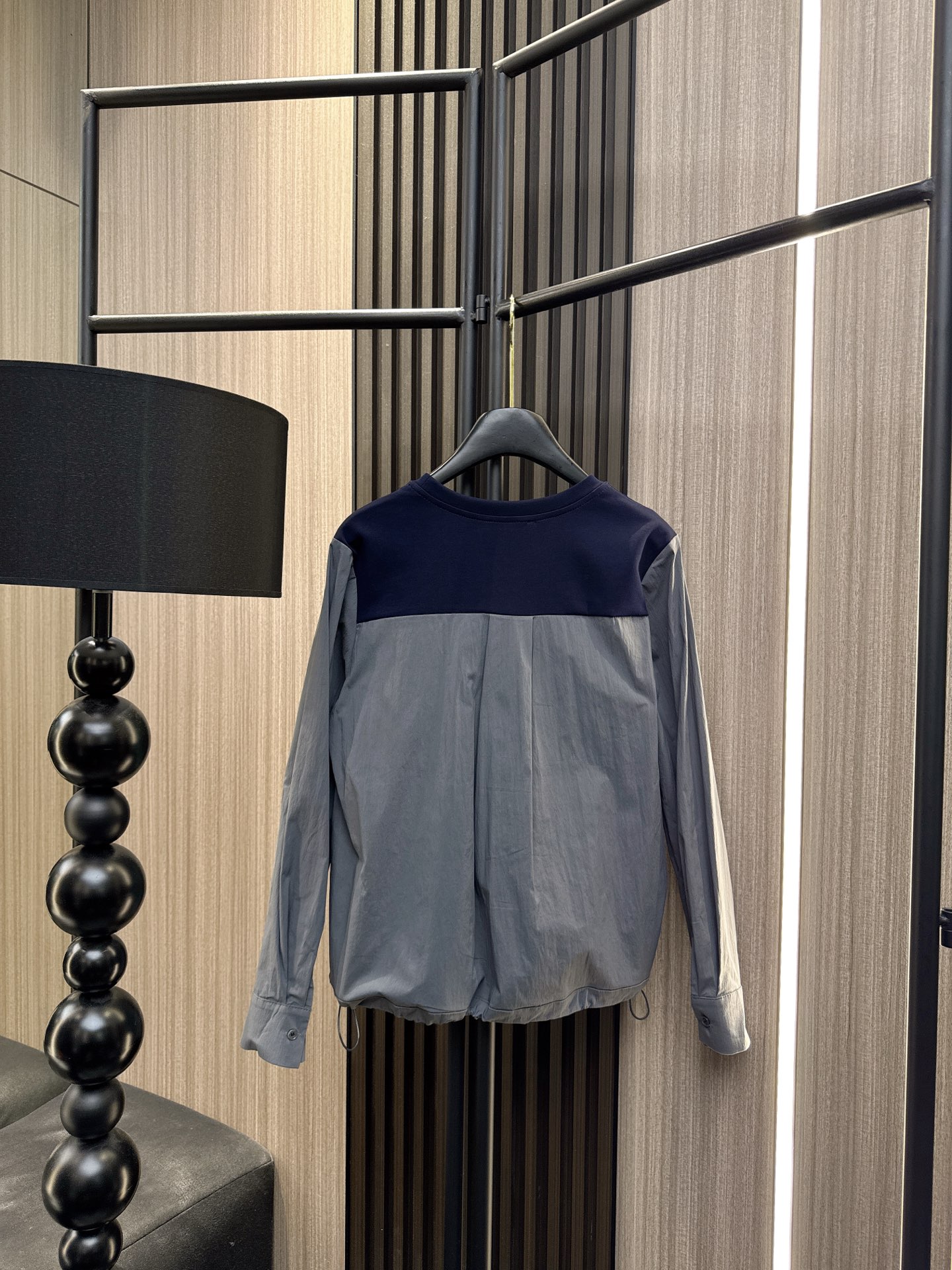 ✨✨✨MM6✨✨✨2025秋冬新款💫下摆抽绳+网纱拼接假两件上衣 解锁秋冬高级感穿搭～ ✨立体剪裁圆领显