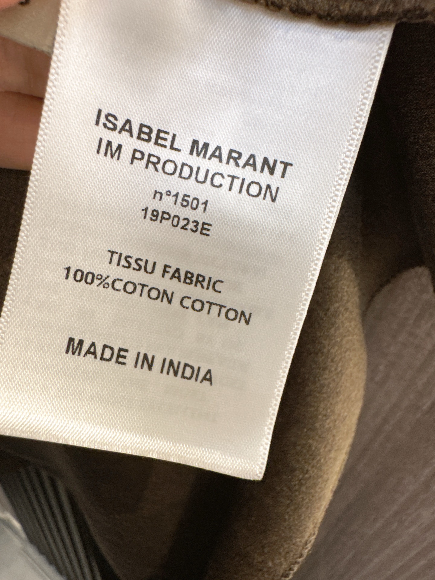 ✨✨✨伊莎贝尔✨✨✨2025秋冬新款💫 【时尚上新】不规则的魅力藏在这条荷叶边A字半裙里！采用高品质面料