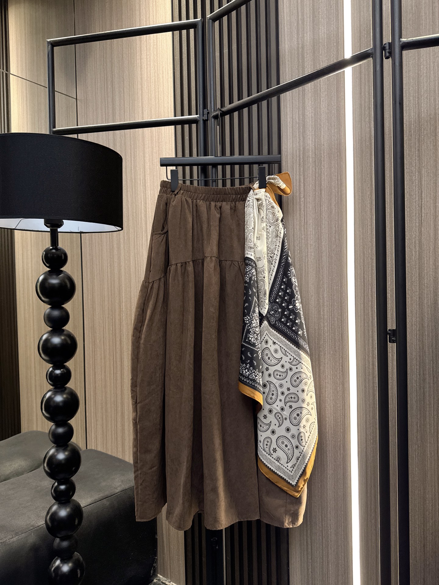 ✨✨✨QOY✨✨✨2025秋冬新款💫 柔软丝巾与褶皱拼接设计相遇，打造松紧腰A字半裙的慵懒浪漫。精选优质