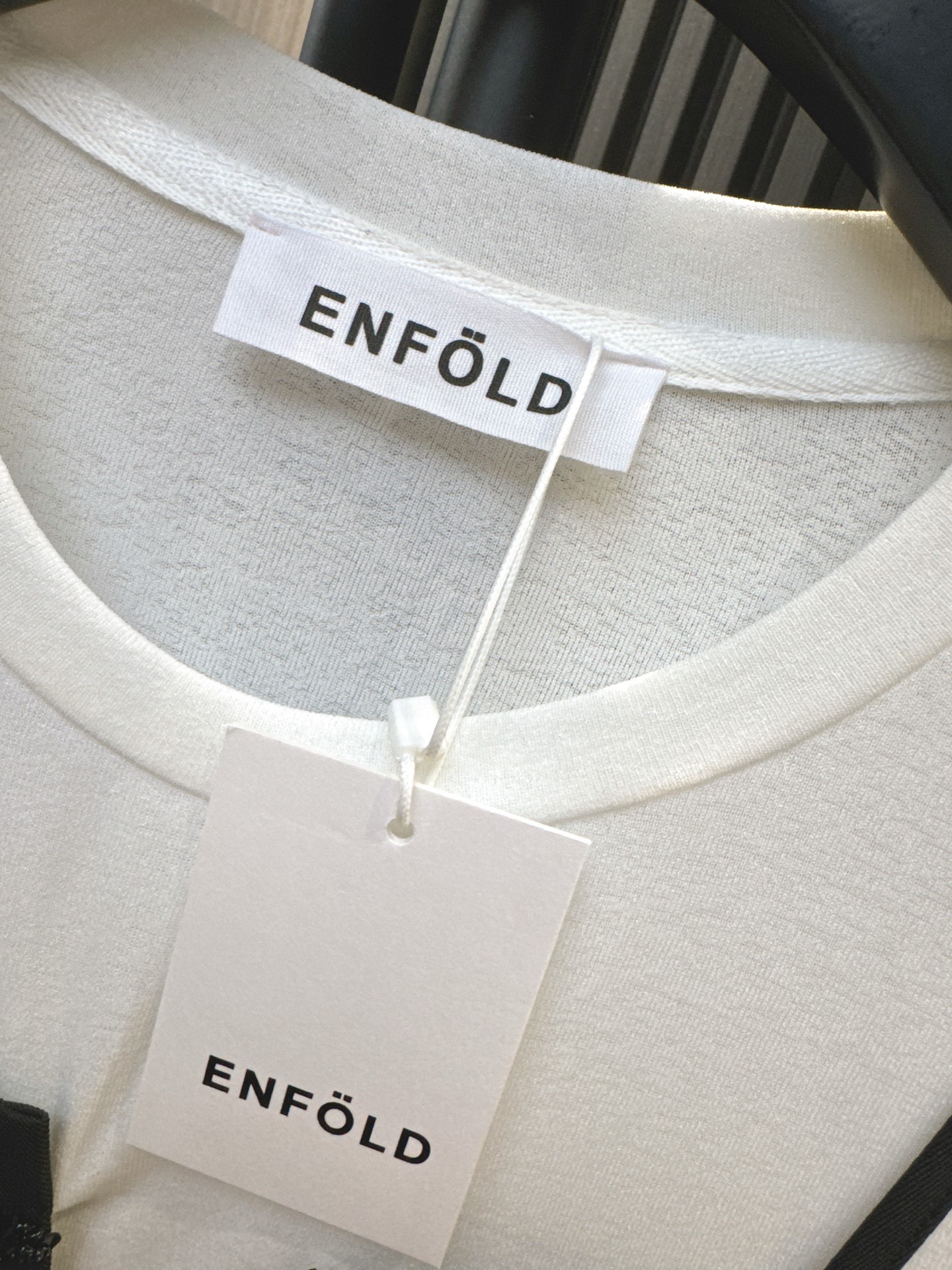 ✨✨✨ENFOLD✨✨✨2025秋冬新款💫珠片网纱拼接吊带圆领长袖假两件上衣🌟优雅与俏皮并存的百搭单品！