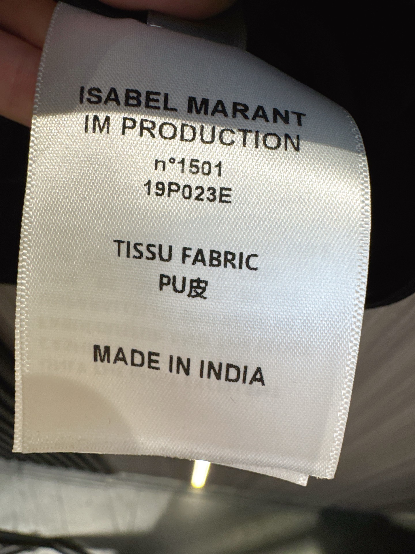 ✨✨✨伊莎贝尔✨✨✨2025秋冬新款💫 【一件穿出高级感】✨领边手工钉珠牛仔拼接PU马甲，硬朗与柔美碰撞