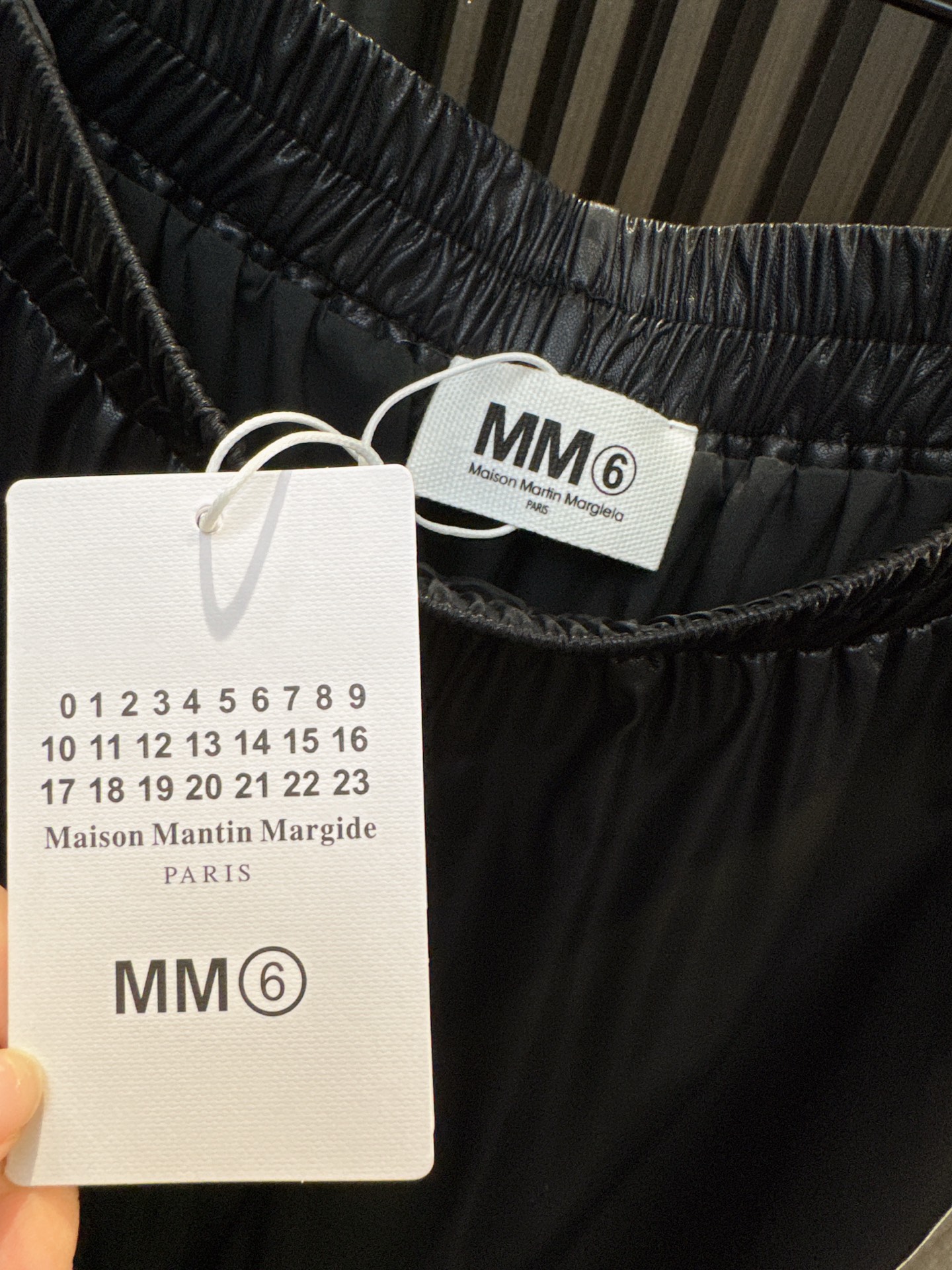 ✨✨✨MM6✨✨✨2025秋冬新款💫 【MM6蛋白皮网纱半裙】✨温柔与酷感并存的双重魅力！精选柔韧蛋白皮