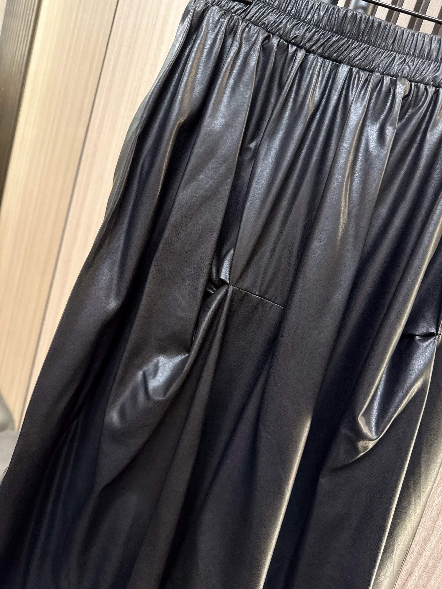 ✨✨✨MM6✨✨✨2025秋冬新款💫 【MM6蛋白皮网纱半裙】✨温柔与酷感并存的双重魅力！精选柔韧蛋白皮