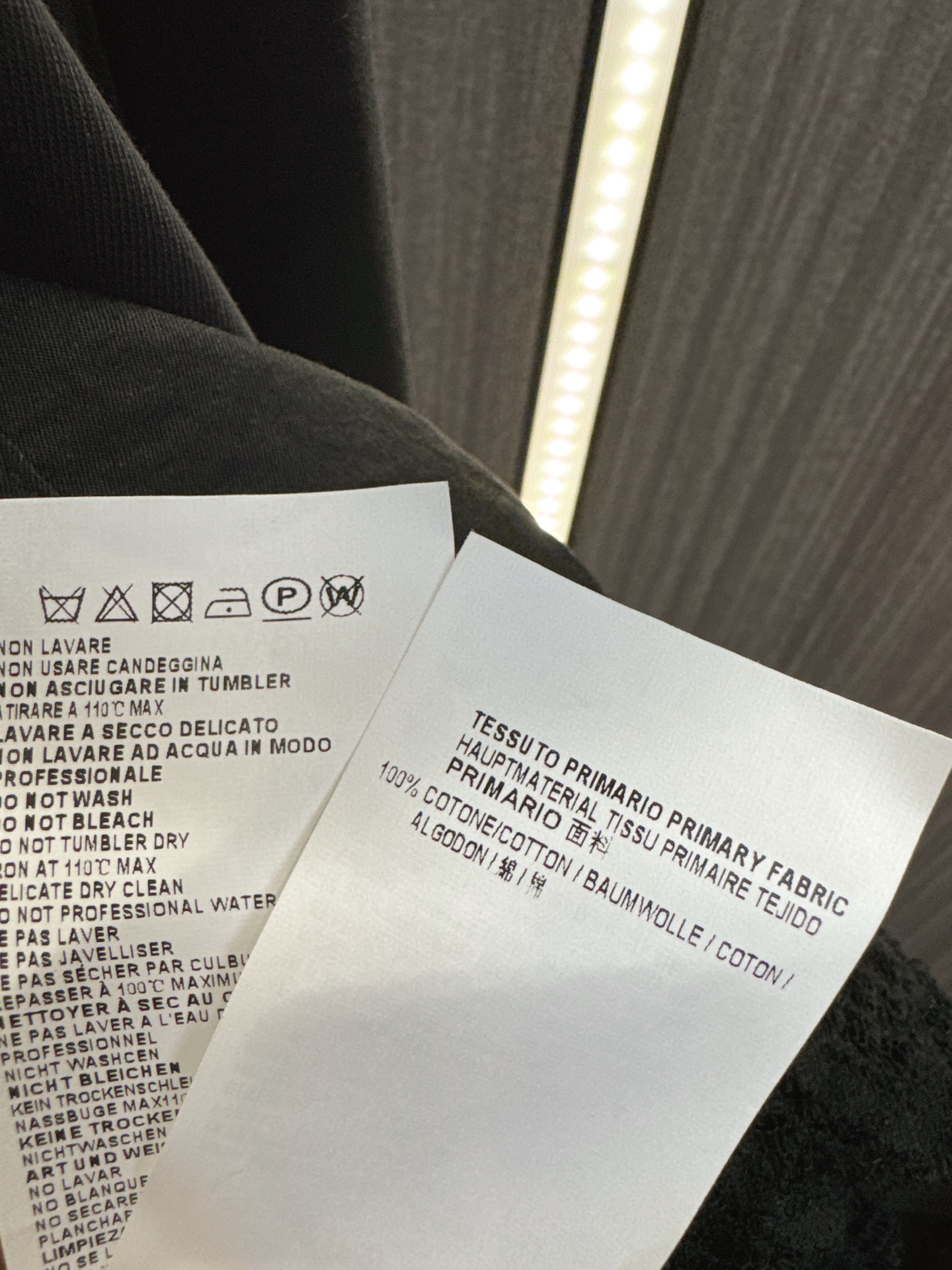 ✨✨✨MM6✨✨✨2025秋冬新款💫 不规则伞状拼接下摆立领外套，一件让你在人群中脱颖而出的设计感单品！