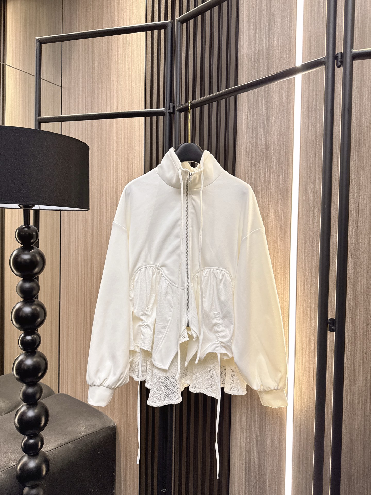 ✨✨✨MM6✨✨✨2025秋冬新款💫 不规则伞状拼接下摆立领外套，一件让你在人群中脱颖而出的设计感单品！