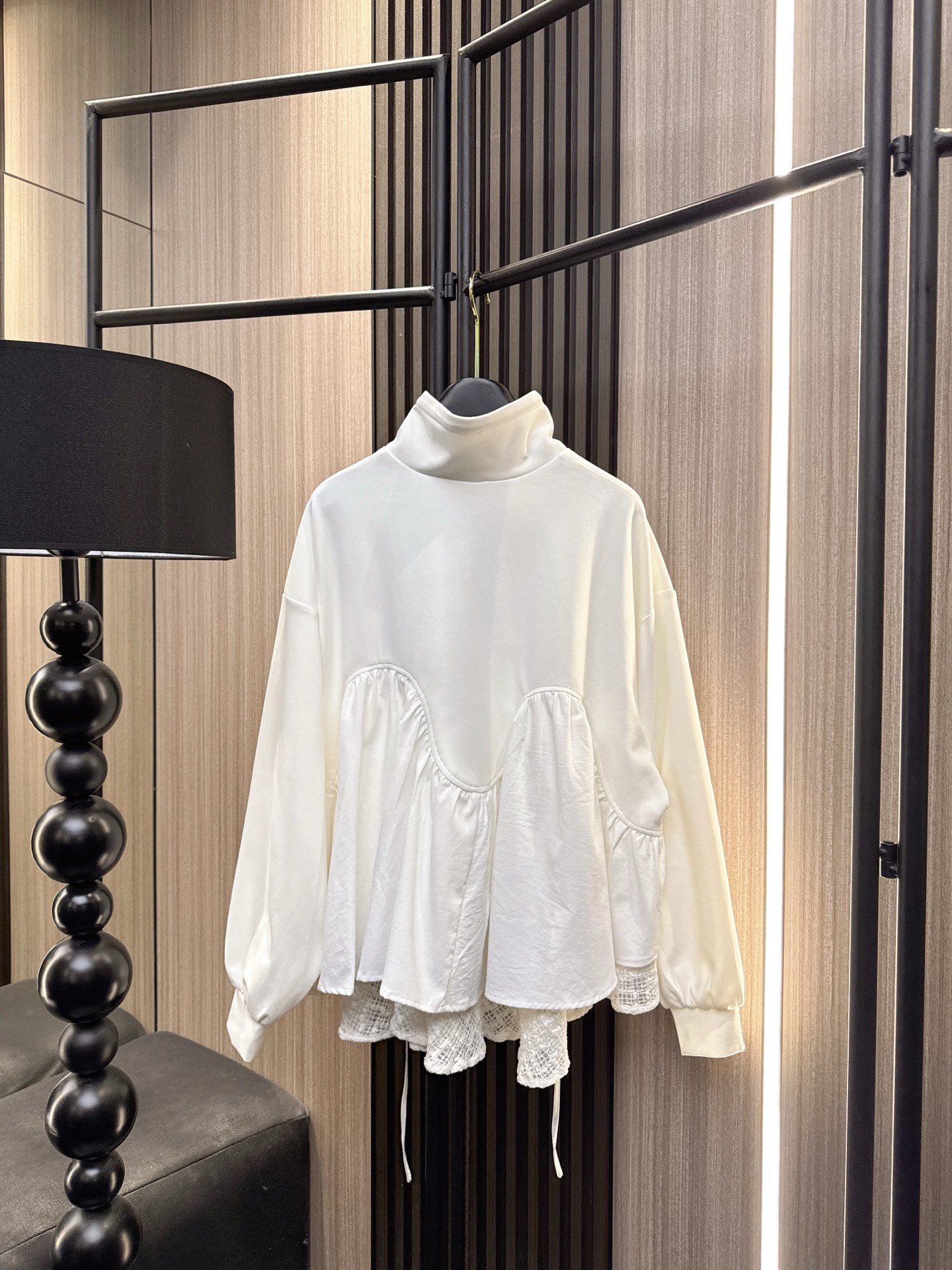 ✨✨✨MM6✨✨✨2025秋冬新款💫 不规则伞状拼接下摆立领外套，一件让你在人群中脱颖而出的设计感单品！