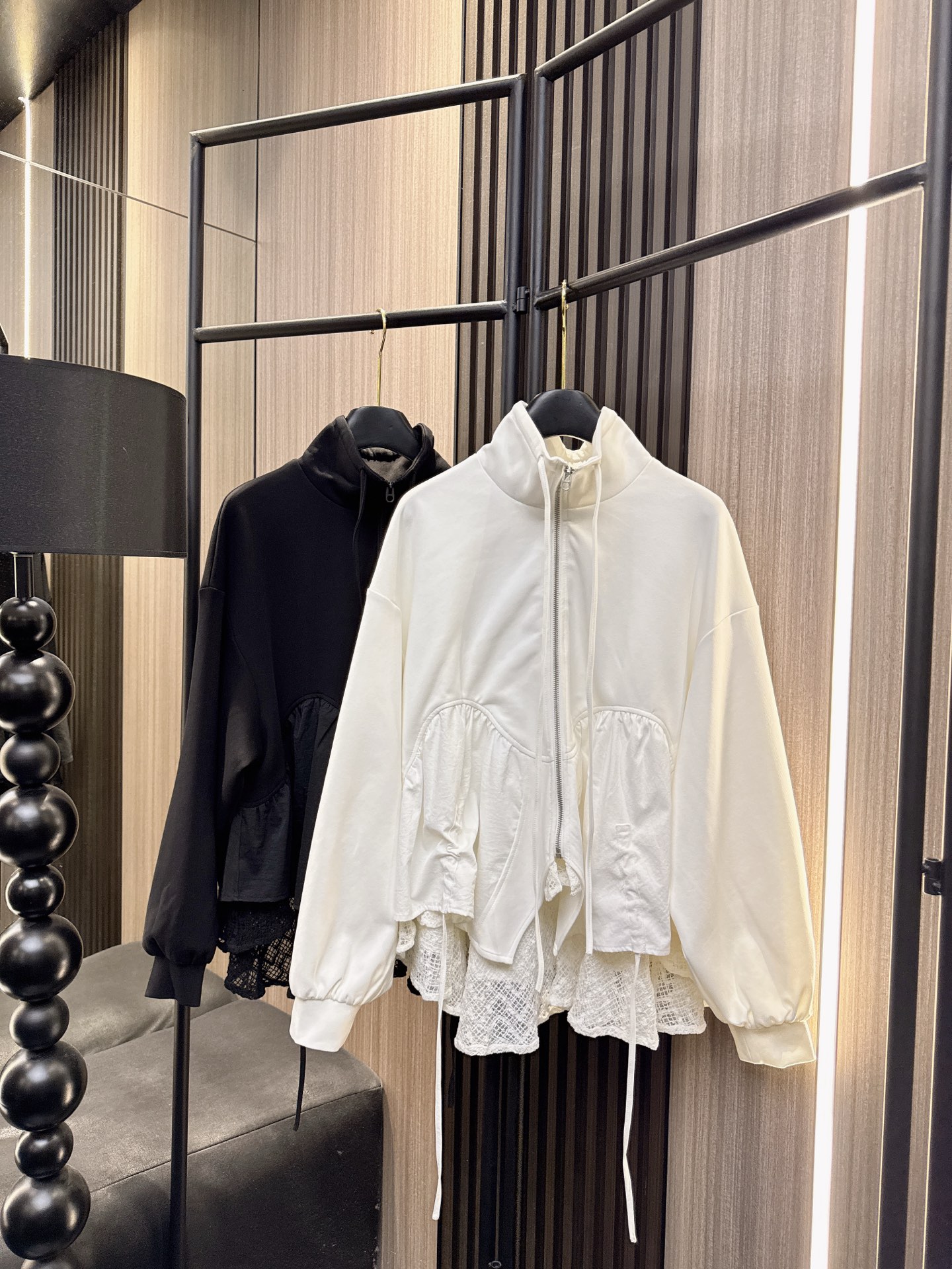 ✨✨✨MM6✨✨✨2025秋冬新款💫 不规则伞状拼接下摆立领外套，一件让你在人群中脱颖而出的设计感单品！