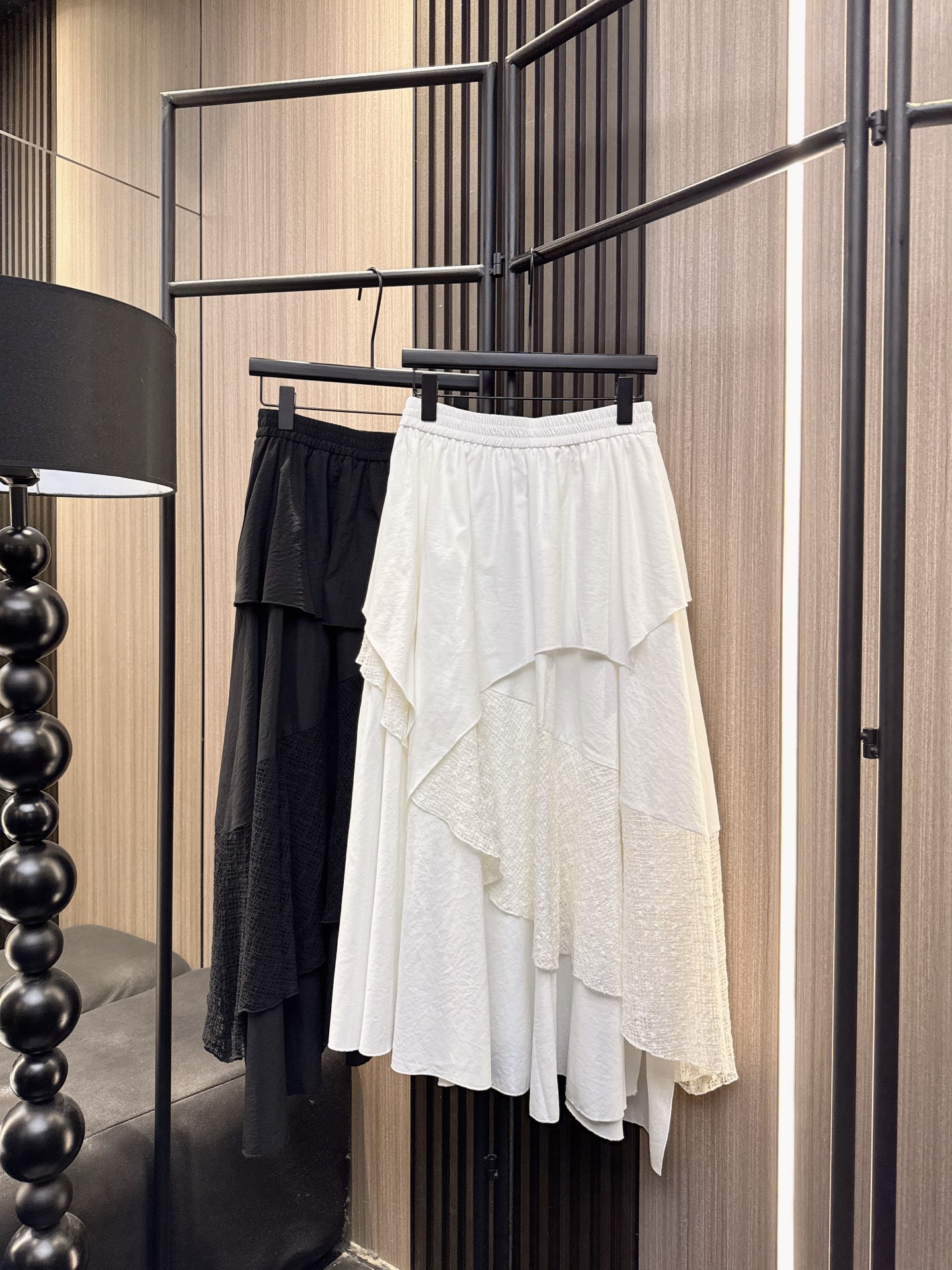 ✨✨✨MM6✨✨✨2025秋冬新款💫 【MM6不规则三层拼接半裙】打破常规剪裁，用不对称层叠设计演绎前卫