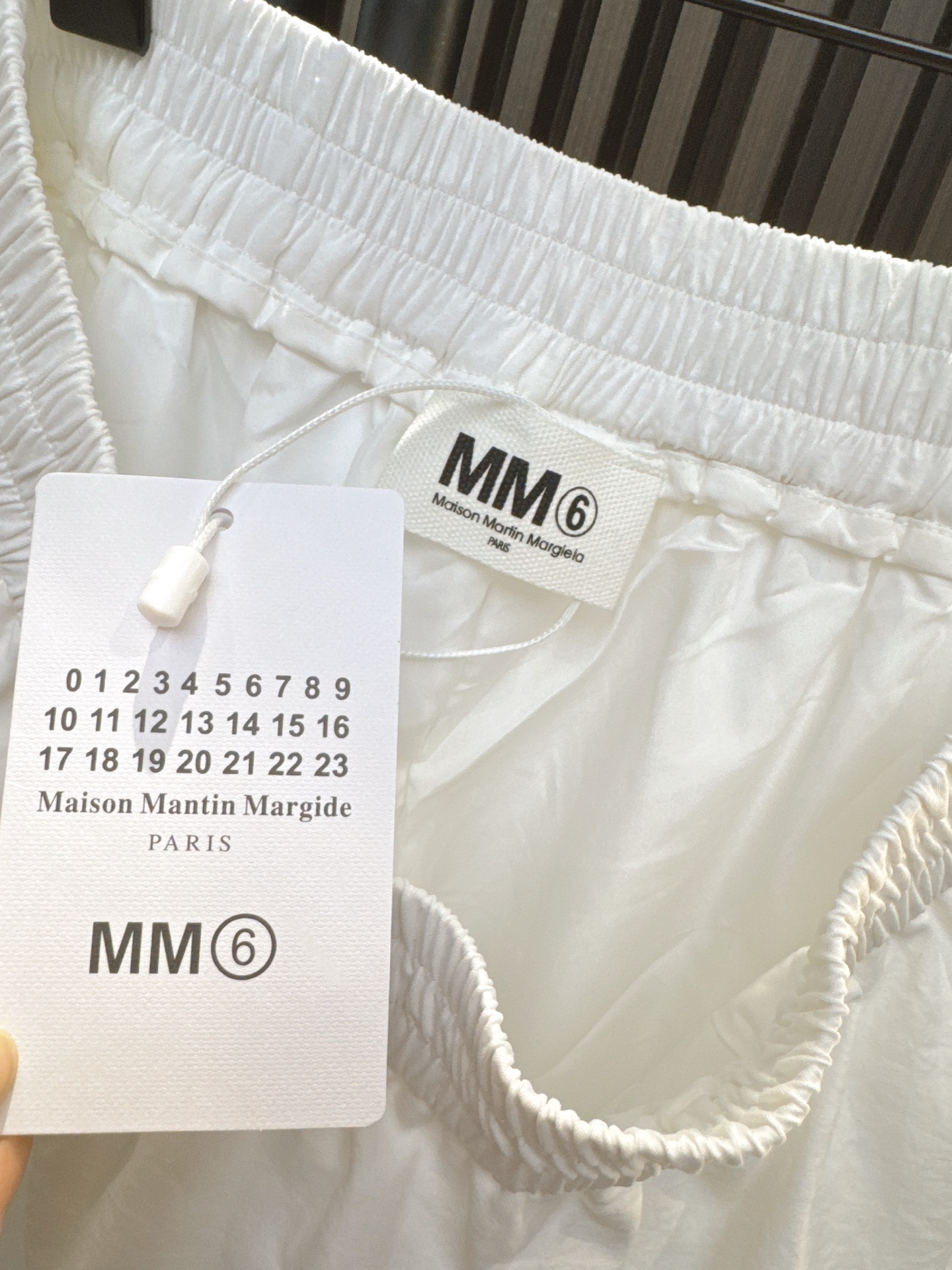 ✨✨✨MM6✨✨✨2025秋冬新款💫 【MM6不规则三层拼接半裙】打破常规剪裁，用不对称层叠设计演绎前卫