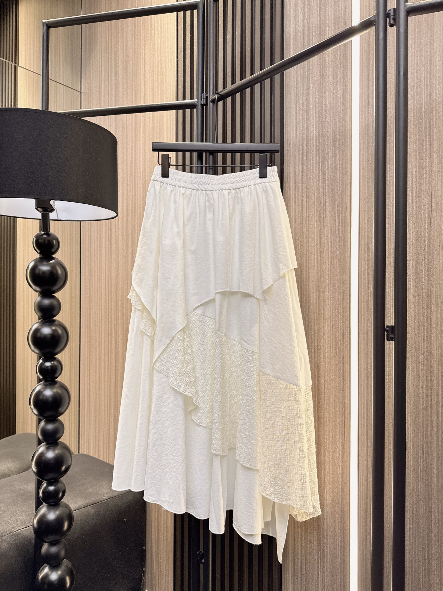 ✨✨✨MM6✨✨✨2025秋冬新款💫 【MM6不规则三层拼接半裙】打破常规剪裁，用不对称层叠设计演绎前卫