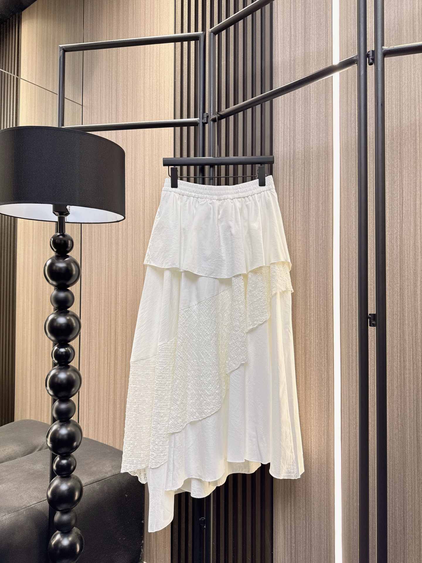 ✨✨✨MM6✨✨✨2025秋冬新款💫 【MM6不规则三层拼接半裙】打破常规剪裁，用不对称层叠设计演绎前卫