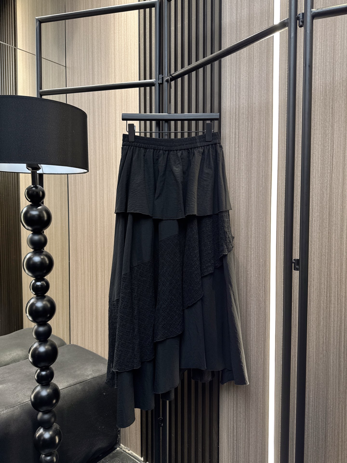 ✨✨✨MM6✨✨✨2025秋冬新款💫 【MM6不规则三层拼接半裙】打破常规剪裁，用不对称层叠设计演绎前卫