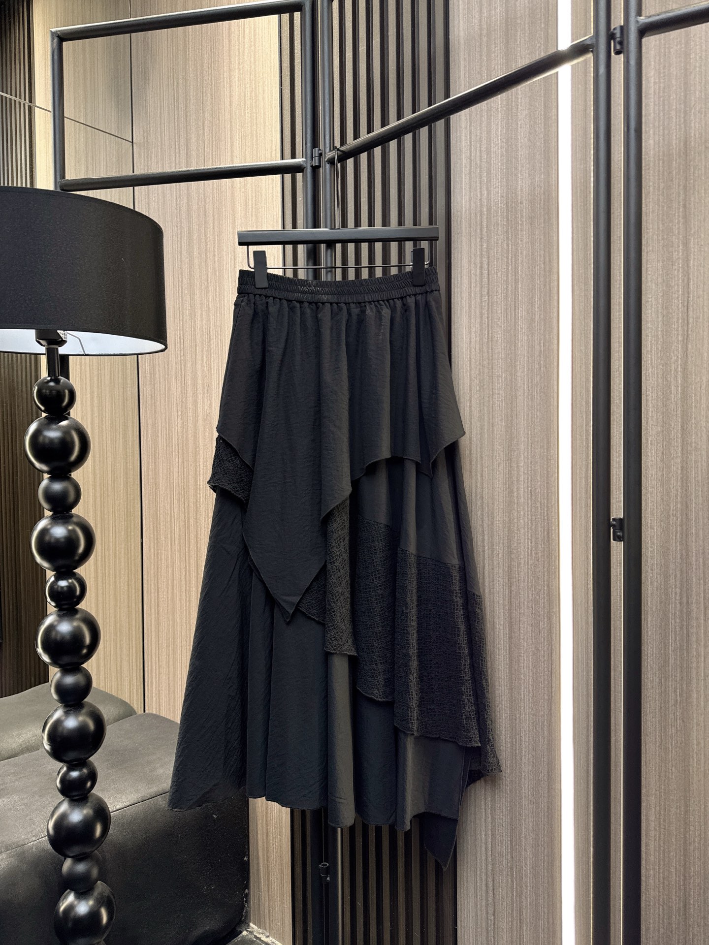 ✨✨✨MM6✨✨✨2025秋冬新款💫 【MM6不规则三层拼接半裙】打破常规剪裁，用不对称层叠设计演绎前卫