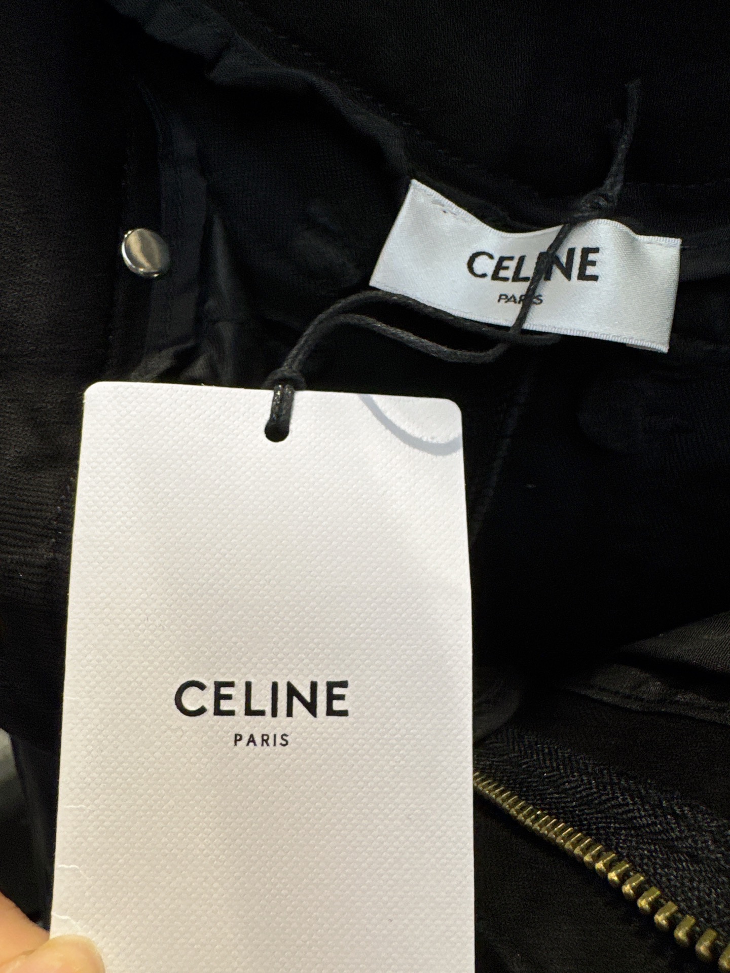 ✨✨✨celine✨✨✨2025秋冬新款💫 CELINE三排扣小脚牛仔裤｜潮流必入！独特三排扣设计凸显前