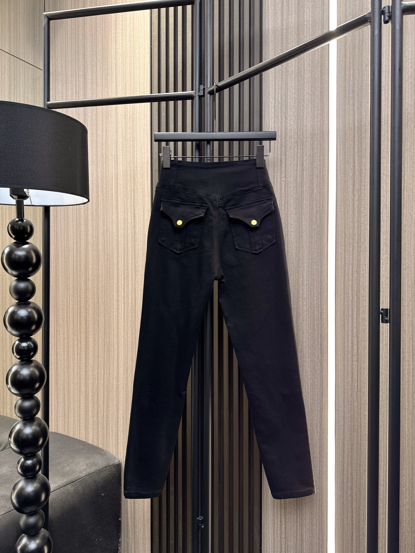 ✨✨✨celine✨✨✨2025秋冬新款💫 CELINE三排扣小脚牛仔裤｜潮流必入！独特三排扣设计凸显前