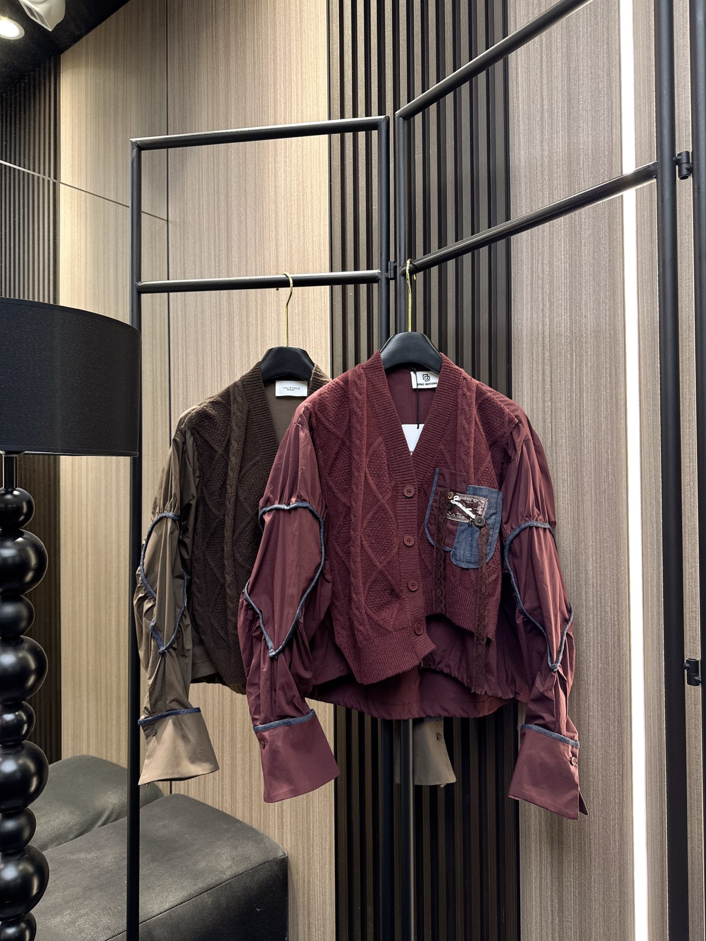 ✨✨✨伊莎贝尔✨✨✨2025秋冬新款💫 甜美升级！V领褶皱爱心拼接袖上衣，演绎浪漫小女人味。精选亲肤面料