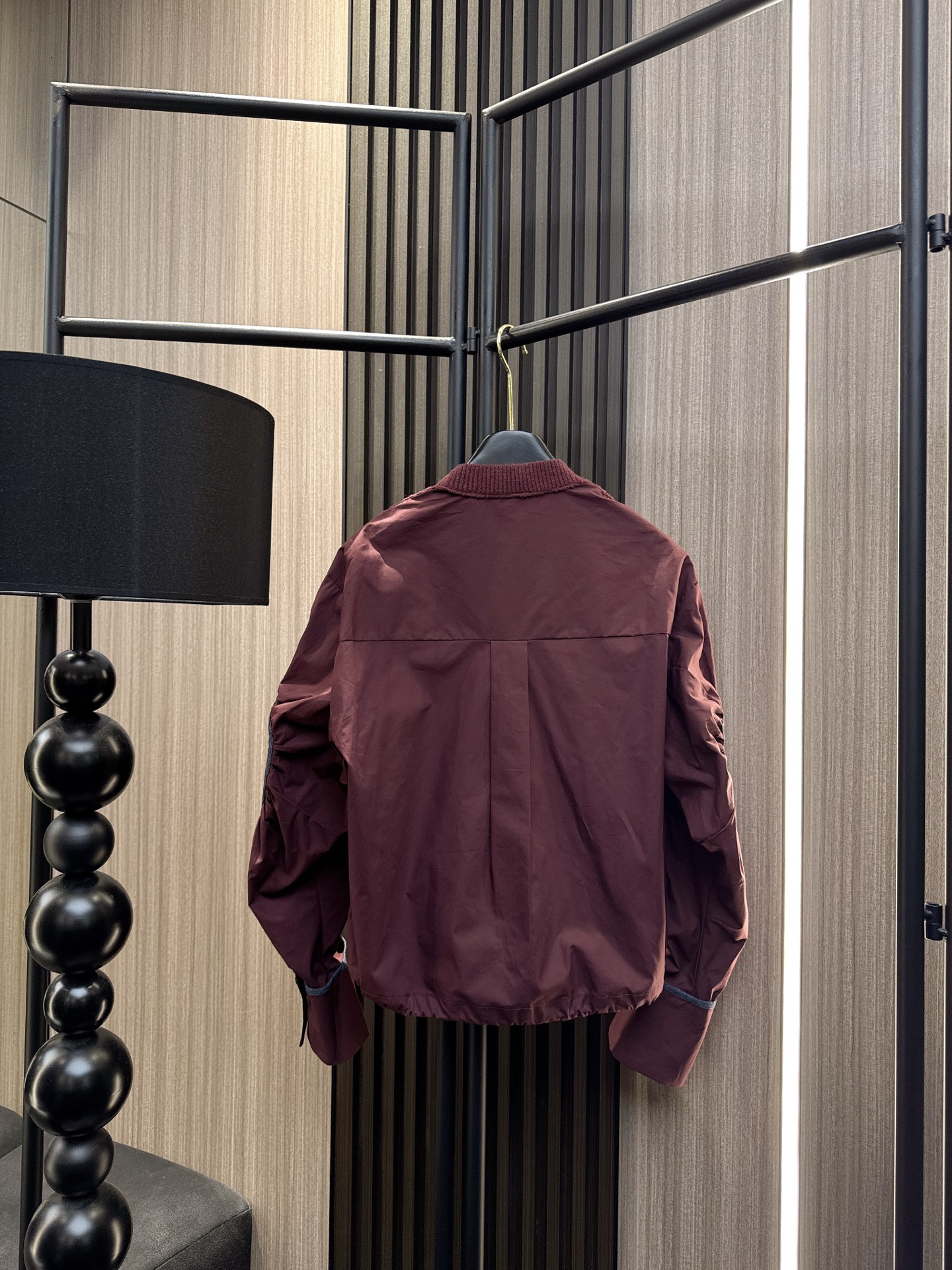 ✨✨✨伊莎贝尔✨✨✨2025秋冬新款💫 甜美升级！V领褶皱爱心拼接袖上衣，演绎浪漫小女人味。精选亲肤面料