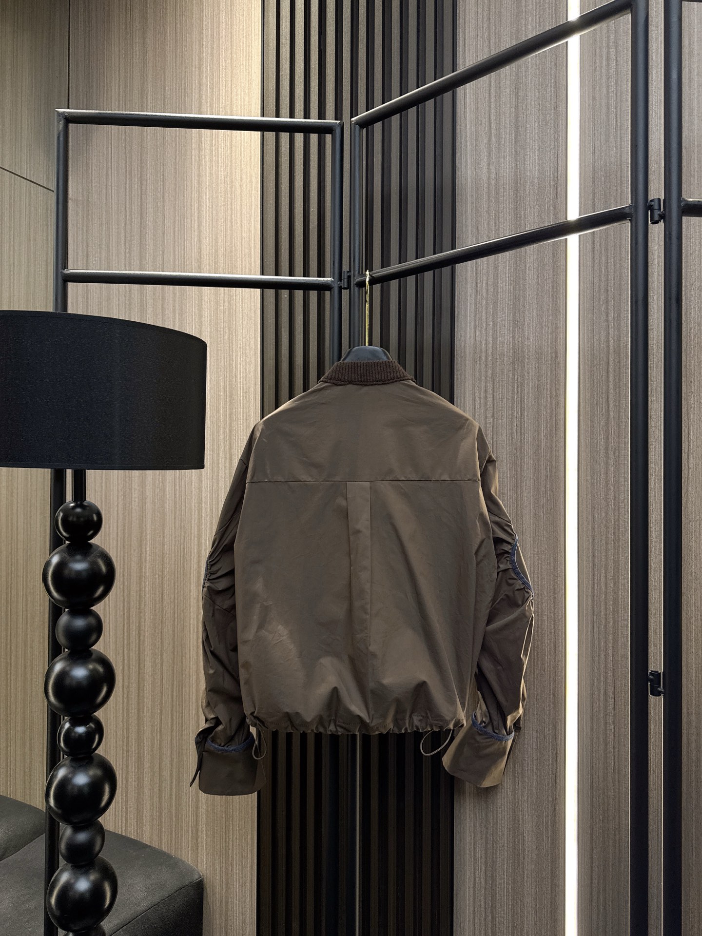 ✨✨✨伊莎贝尔✨✨✨2025秋冬新款💫 甜美升级！V领褶皱爱心拼接袖上衣，演绎浪漫小女人味。精选亲肤面料