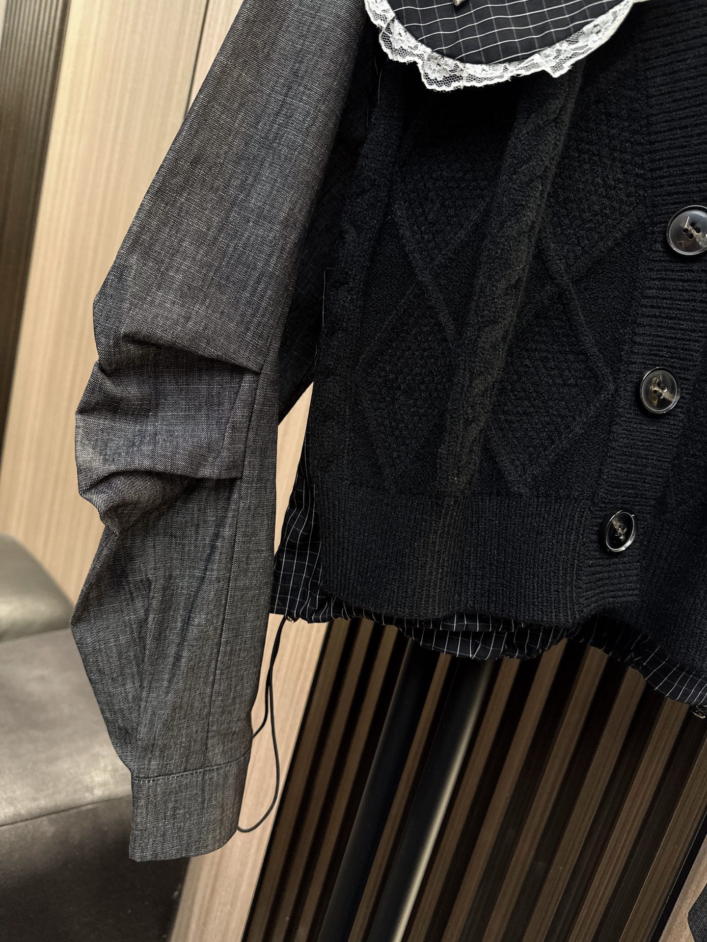 ✨✨✨QOY✨✨✨2025秋冬新款💫 格纹遇见甜美！新款娃娃领褶皱长袖针织假两件上衣来袭~立体剪裁拼接设