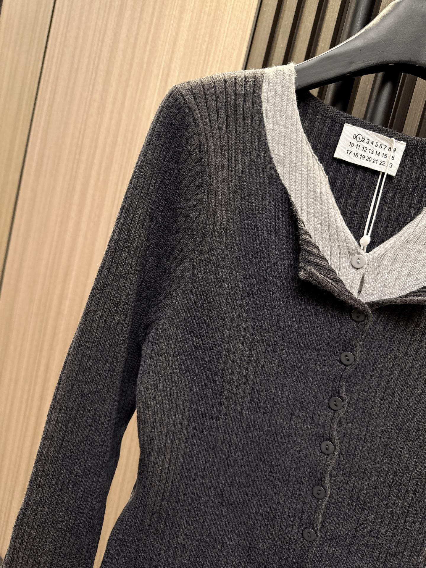 ✨✨✨玛吉拉✨✨✨2025秋冬新款💫 ✨【玛吉拉新品】70%羊毛+30%棉混纺条纹假两件小开衫🔥 精选优