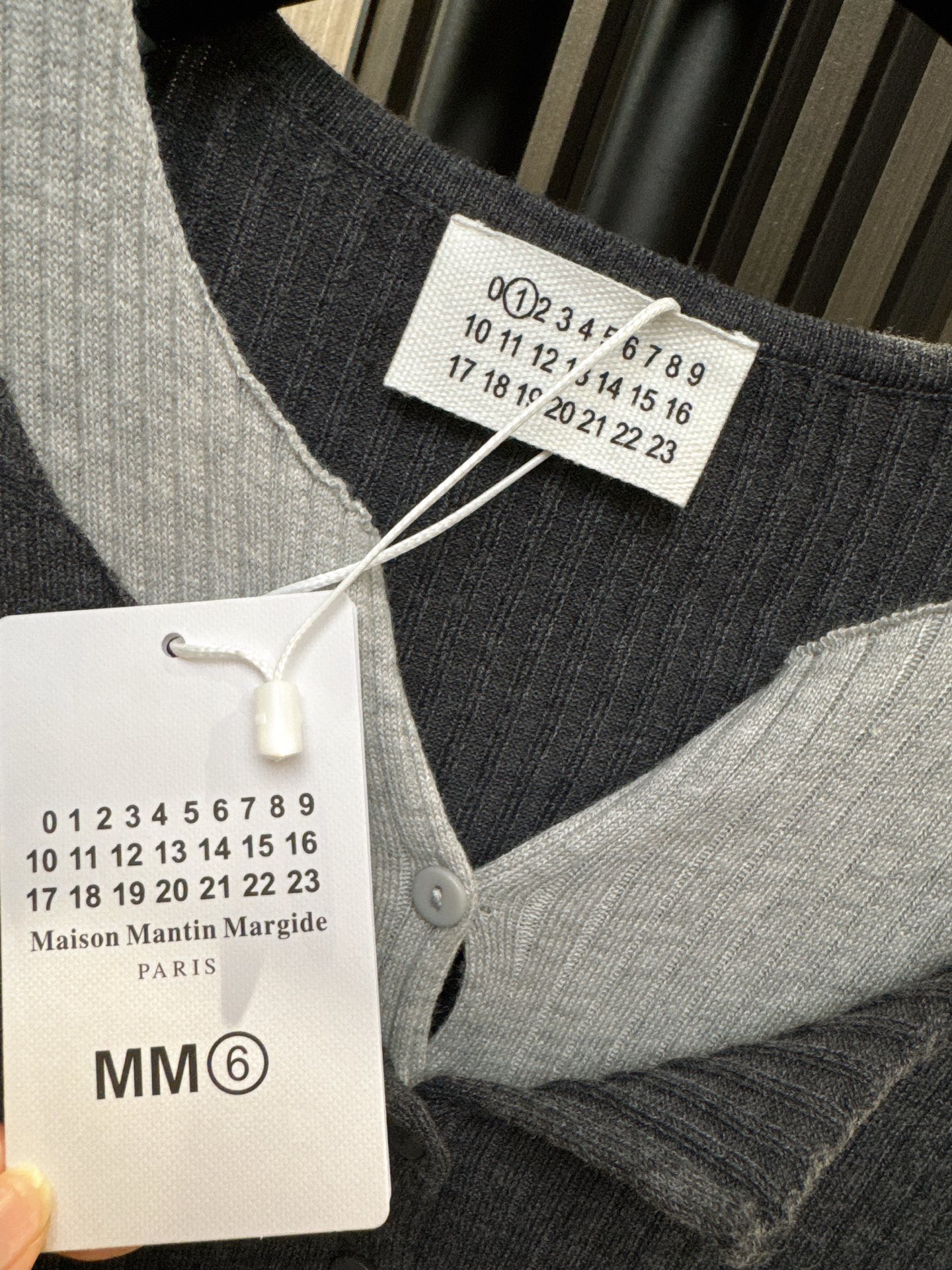 ✨✨✨玛吉拉✨✨✨2025秋冬新款💫 ✨【玛吉拉新品】70%羊毛+30%棉混纺条纹假两件小开衫🔥 精选优