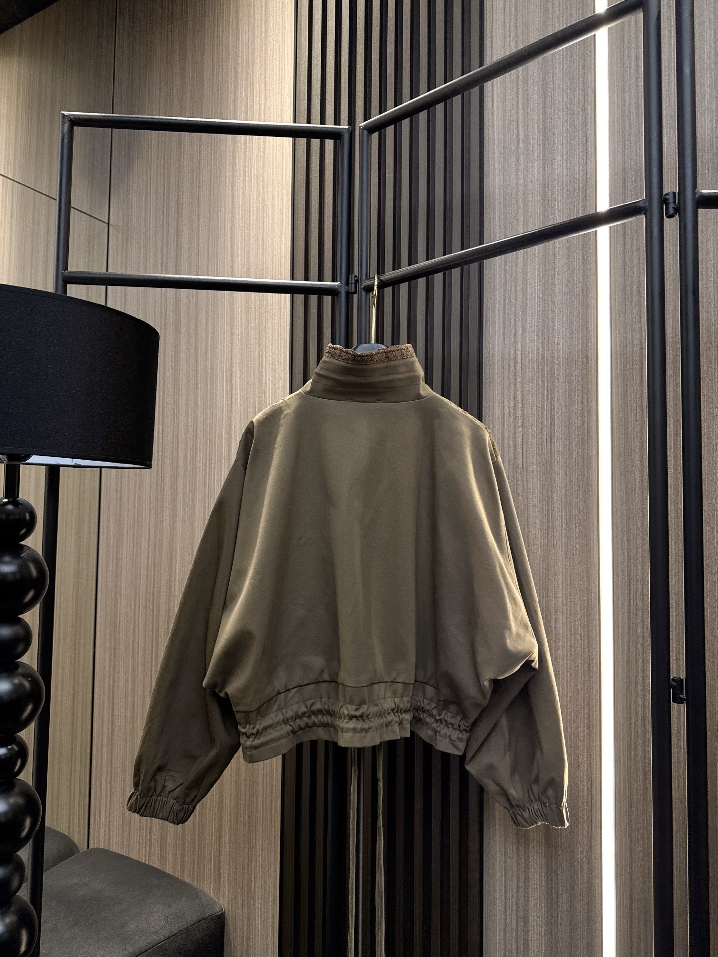 ✨✨✨MM6✨✨✨2025秋冬新款💫 【MM6下摆抽绳蕾丝花边拉链外套】✨下摆抽绳设计自由调节松紧，蕾丝