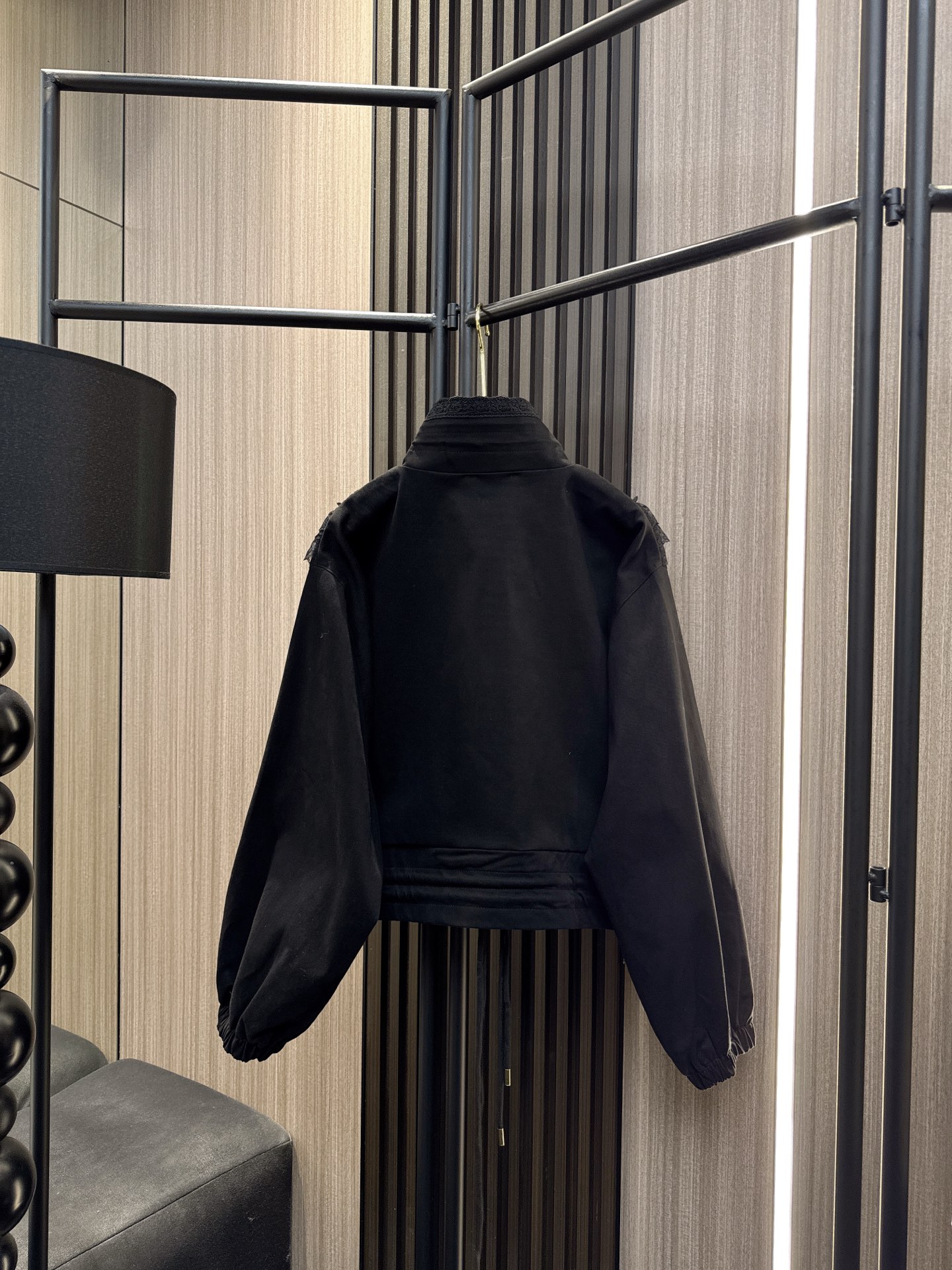 ✨✨✨MM6✨✨✨2025秋冬新款💫 【MM6下摆抽绳蕾丝花边拉链外套】✨下摆抽绳设计自由调节松紧，蕾丝