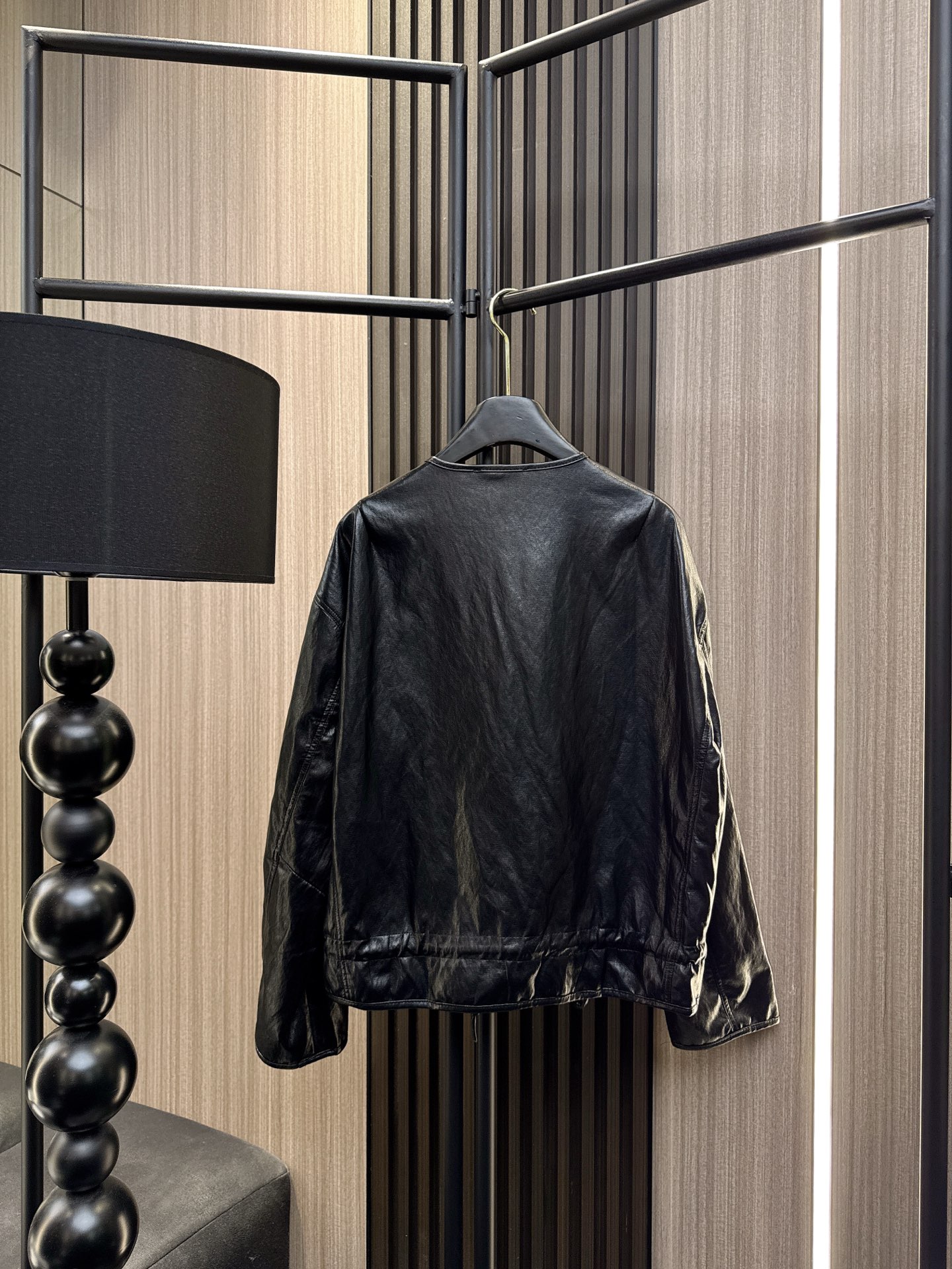 ✨✨✨伊莎贝尔✨✨✨2025秋冬新款💫 PU圆领大口袋外套来袭！✨ 简约圆领设计+超能装大口袋，搭配下摆